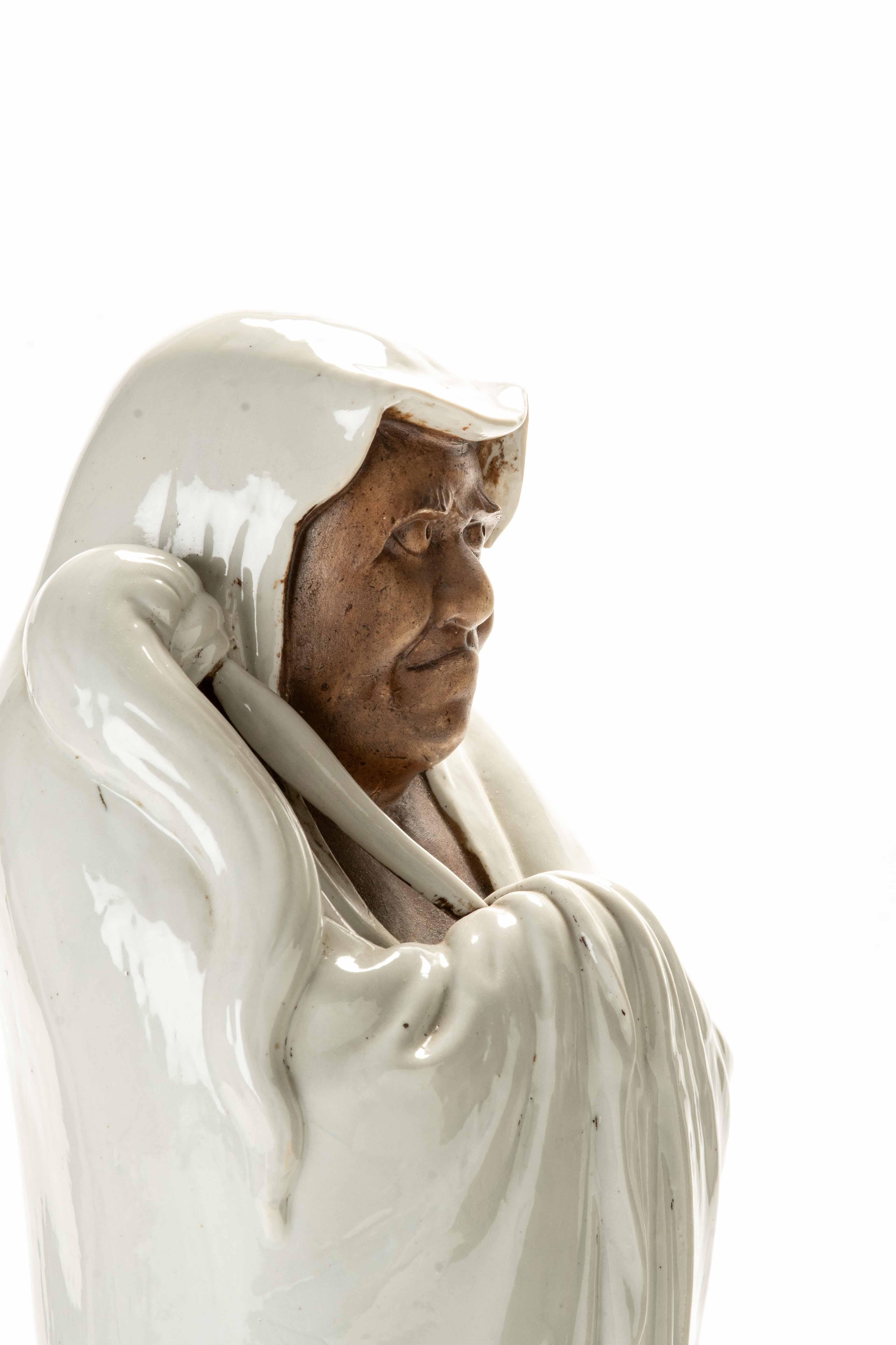 Dipinto a mano Okimono in porcellana dipinta e invetriata raffigurante Daruma in vendita