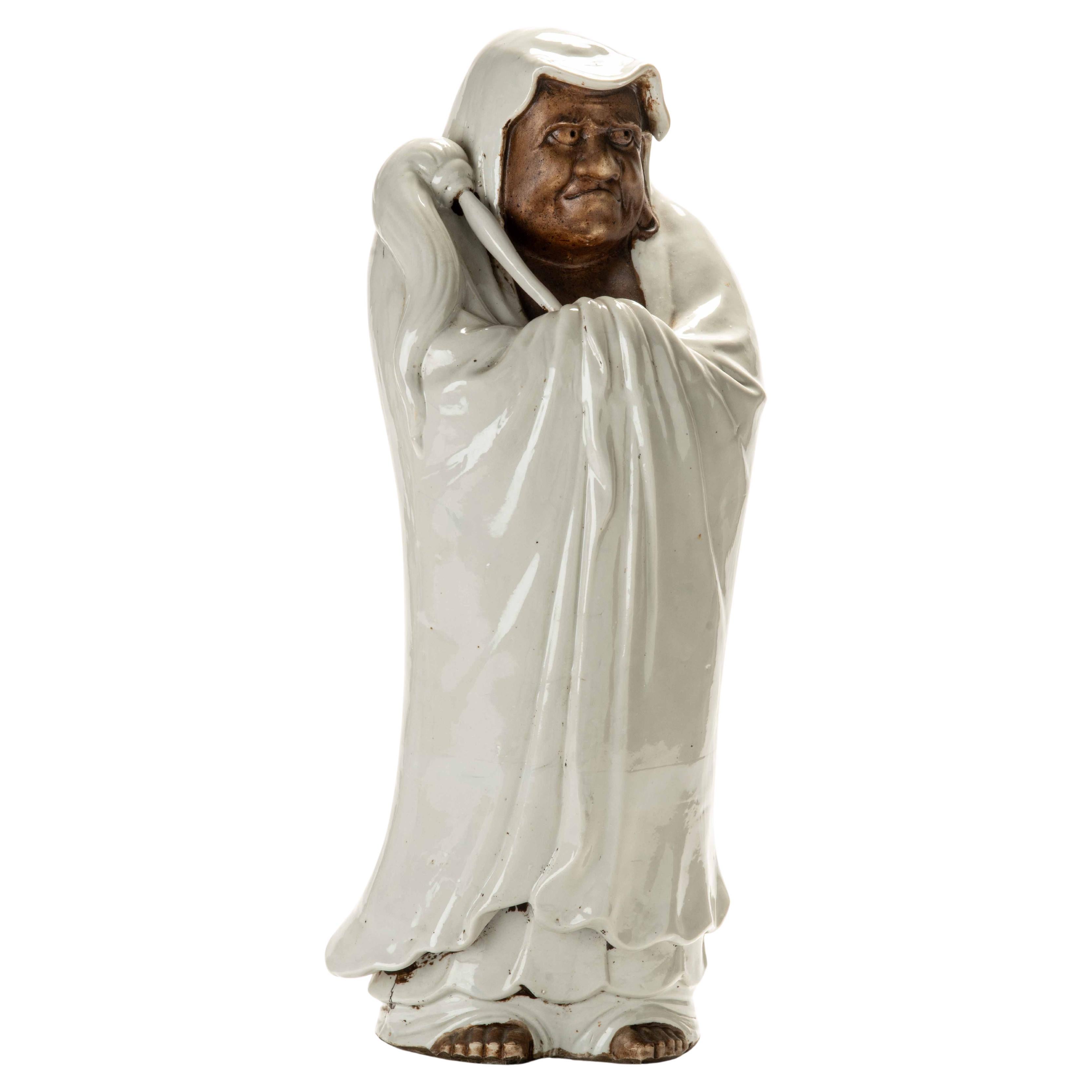 Okimono in porcellana dipinta e invetriata raffigurante Daruma in vendita