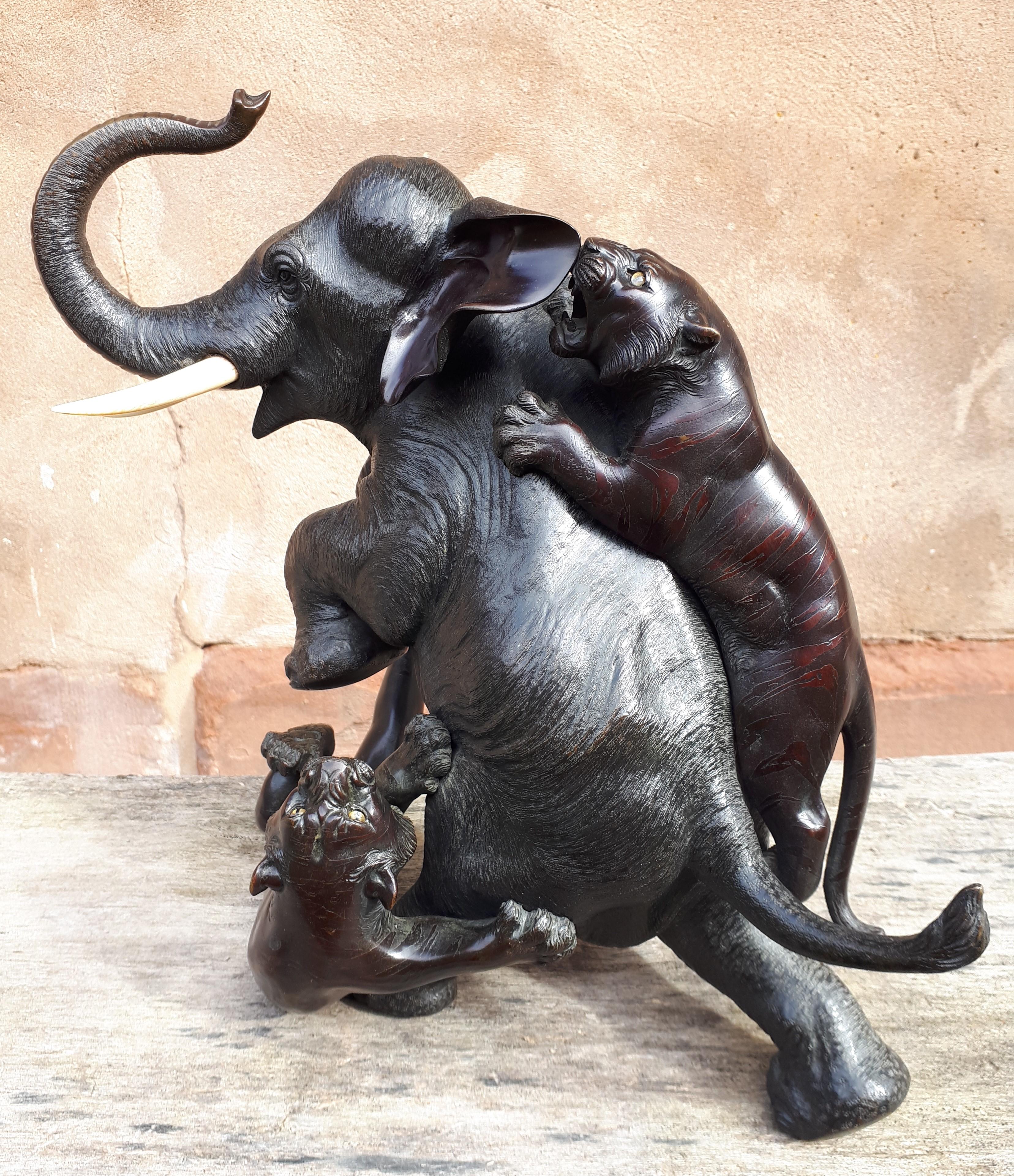 Okimono - Sculpture : Elephant attacked by tigers, by Mitsumoto, Japan Meiji Era For Sale 5