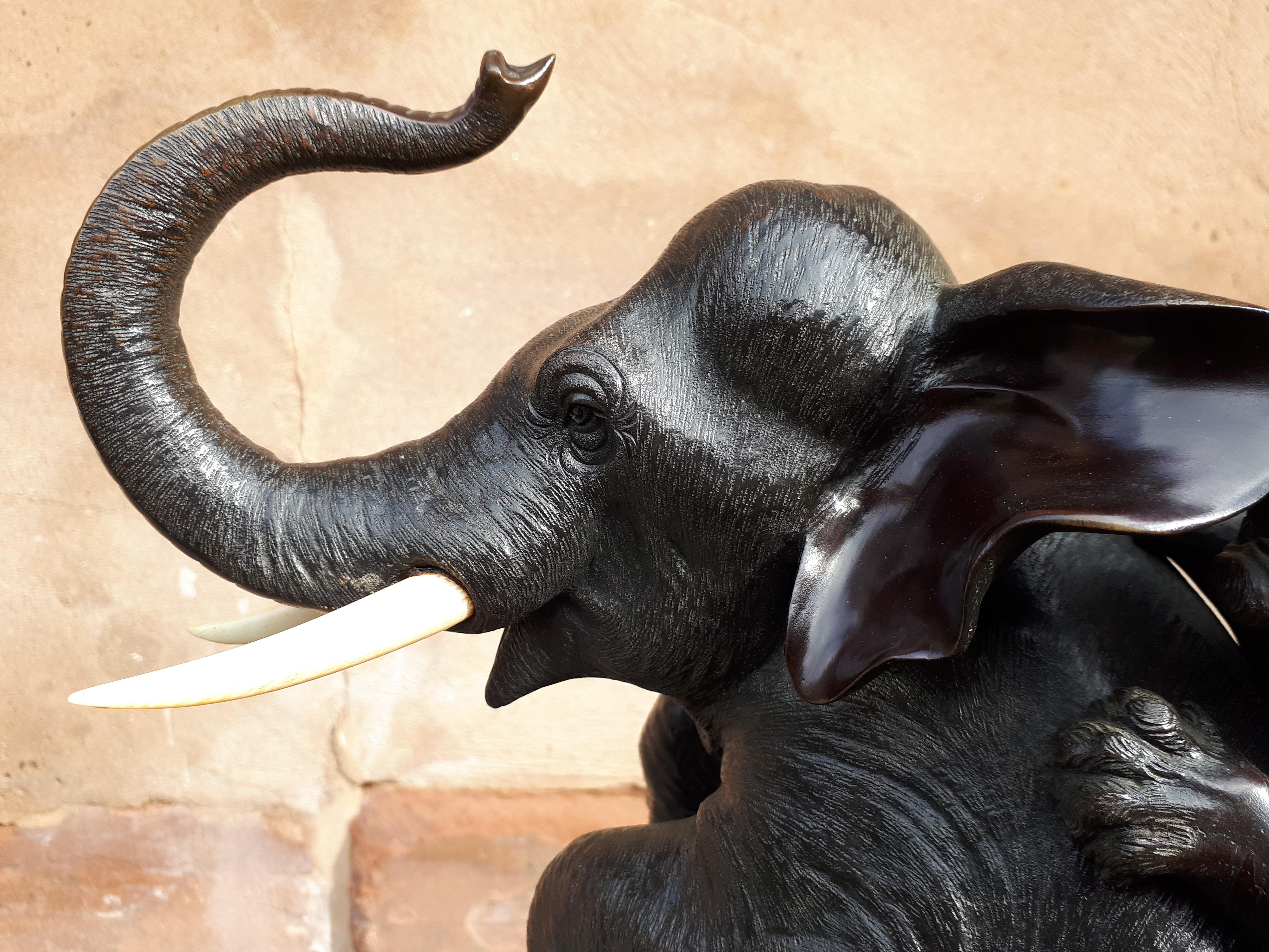 Okimono – Skulptur: Elefant, von Tigern attackiert, von Mitsumoto, Japan, Meiji-Ära im Angebot 6