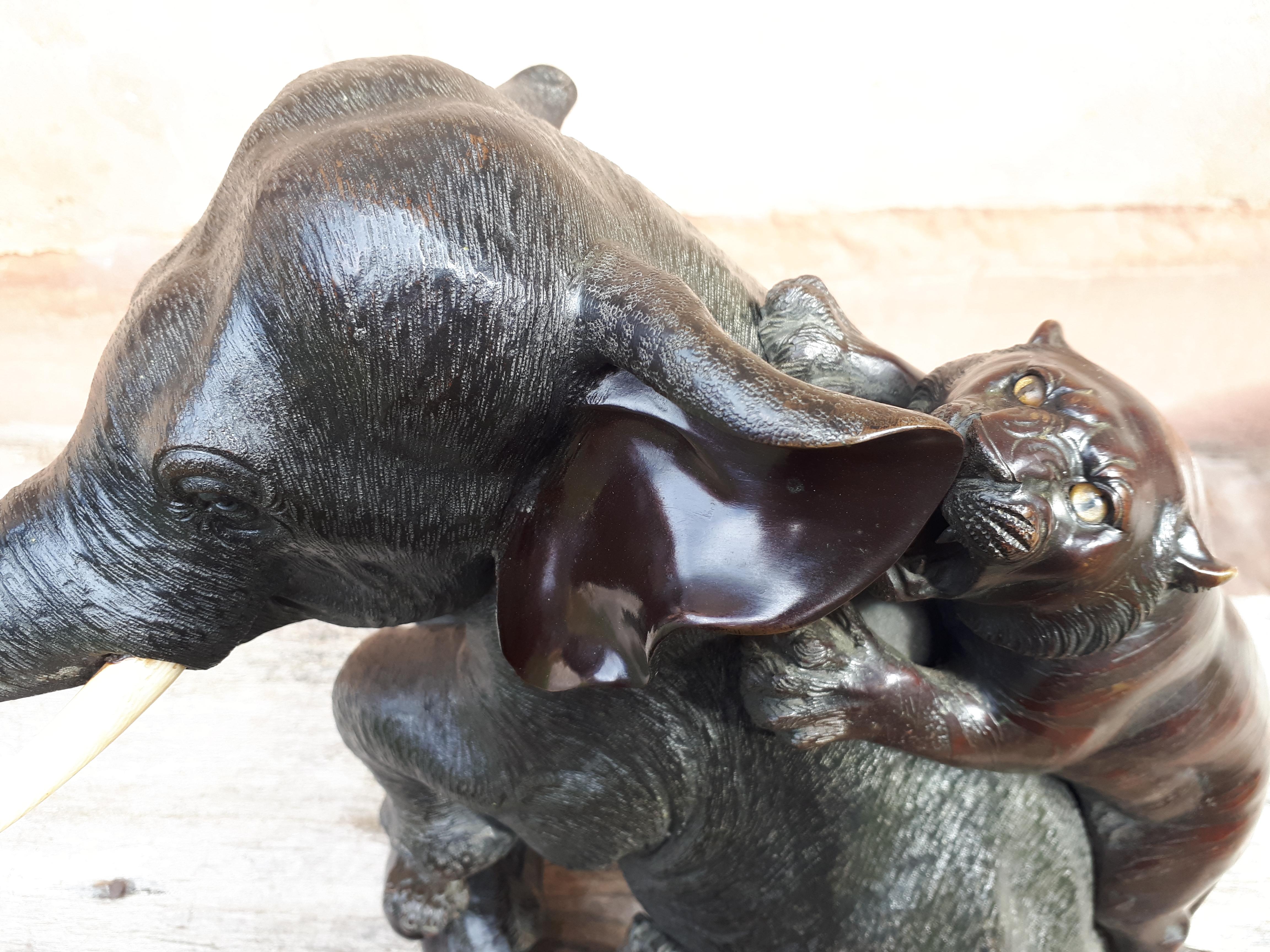 Okimono – Skulptur: Elefant, von Tigern attackiert, von Mitsumoto, Japan, Meiji-Ära im Angebot 7