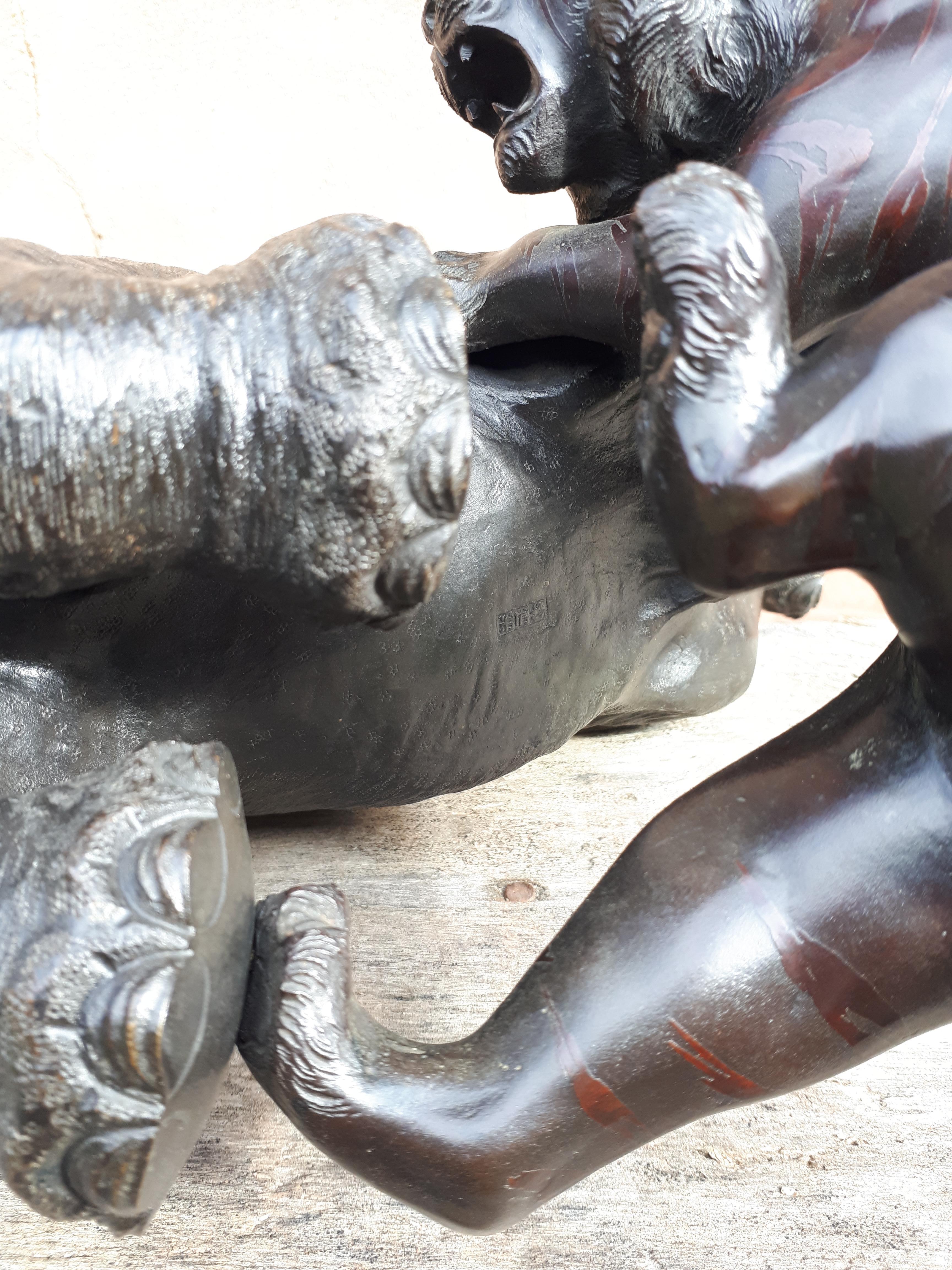 Okimono – Skulptur: Elefant, von Tigern attackiert, von Mitsumoto, Japan, Meiji-Ära im Angebot 9