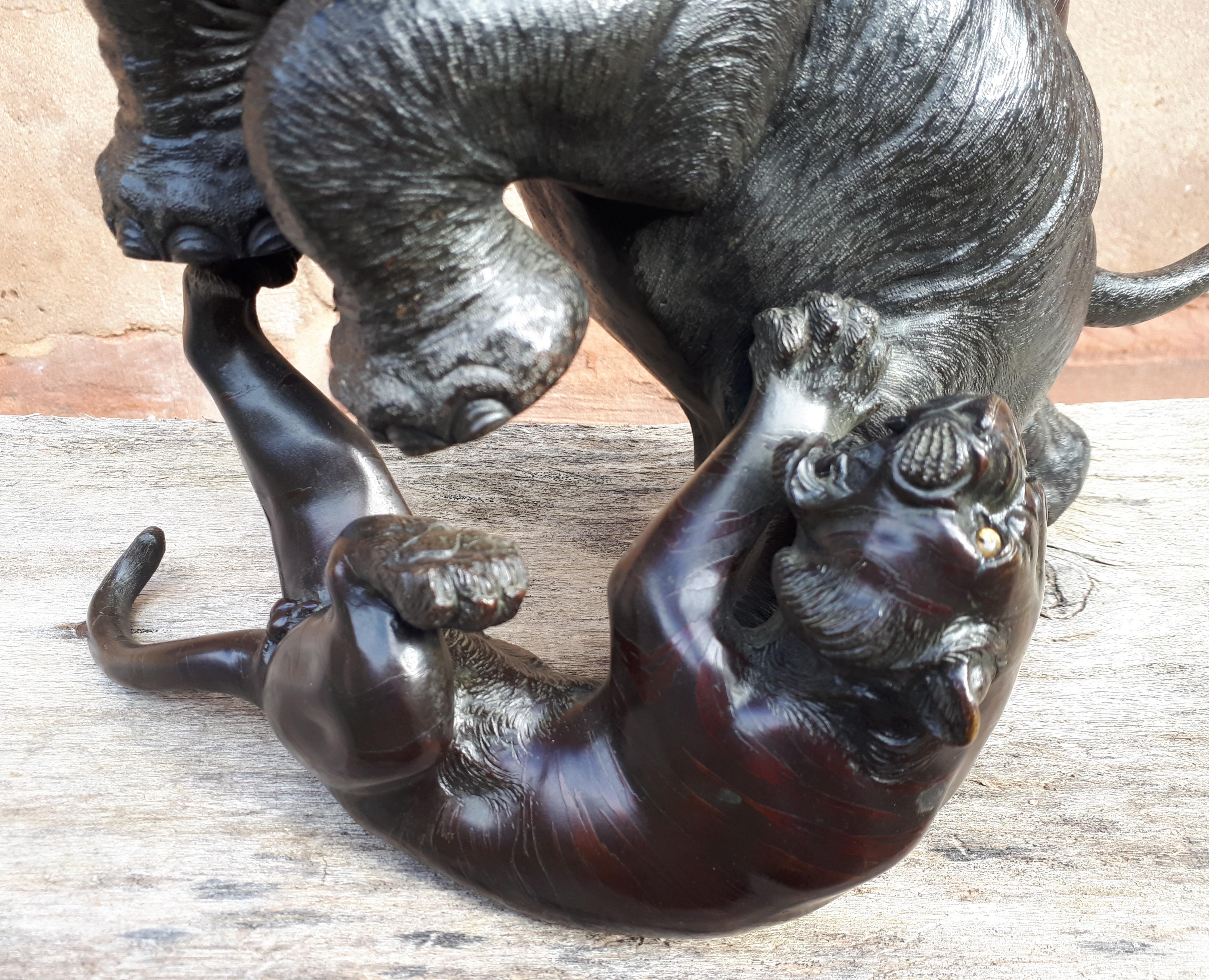 Okimono – Skulptur: Elefant, von Tigern attackiert, von Mitsumoto, Japan, Meiji-Ära im Zustand „Gut“ im Angebot in Saverne, Grand Est