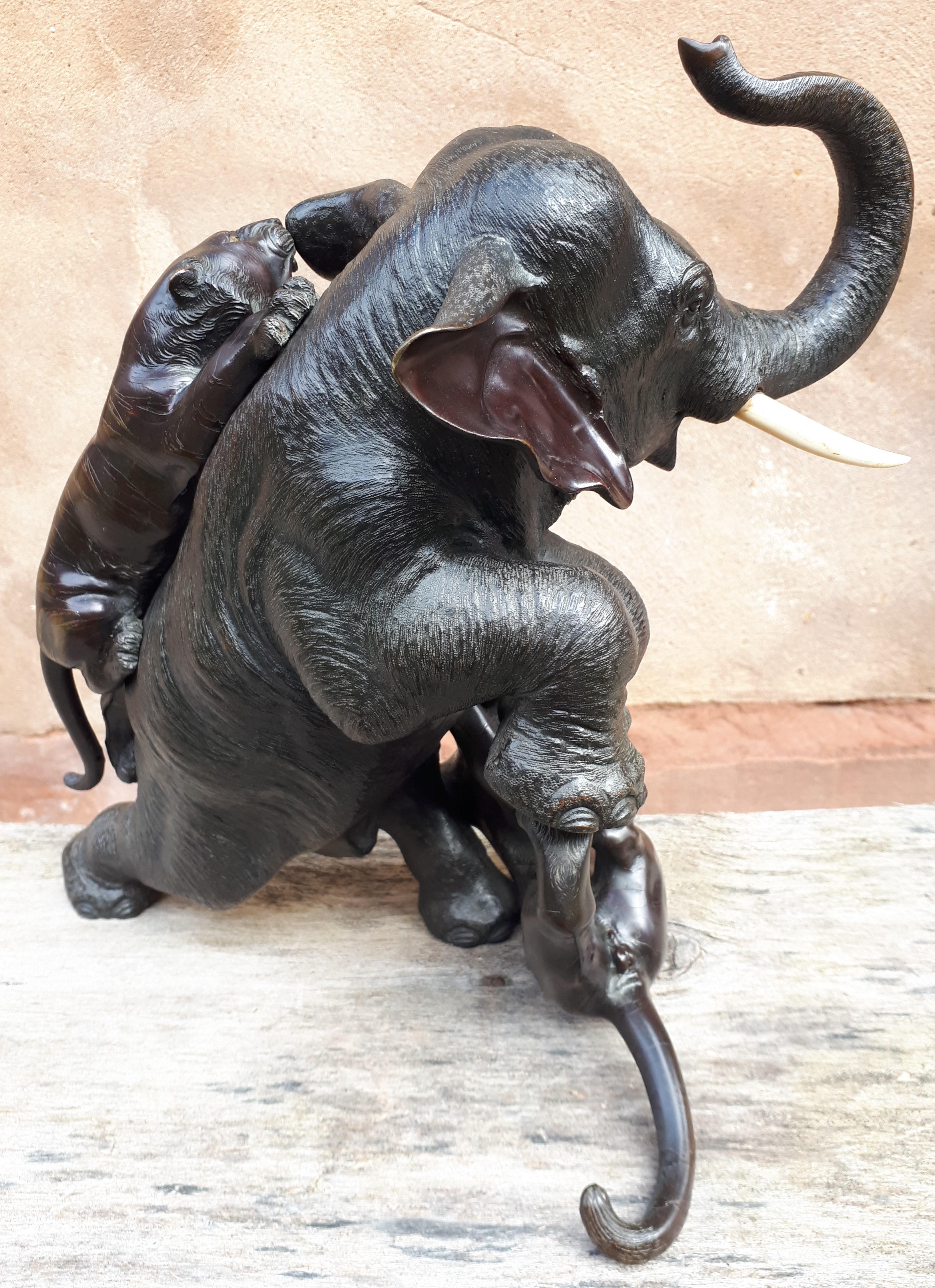 Okimono - Sculpture : Elephant attacked by tigers, by Mitsumoto, Japan Meiji Era For Sale 2