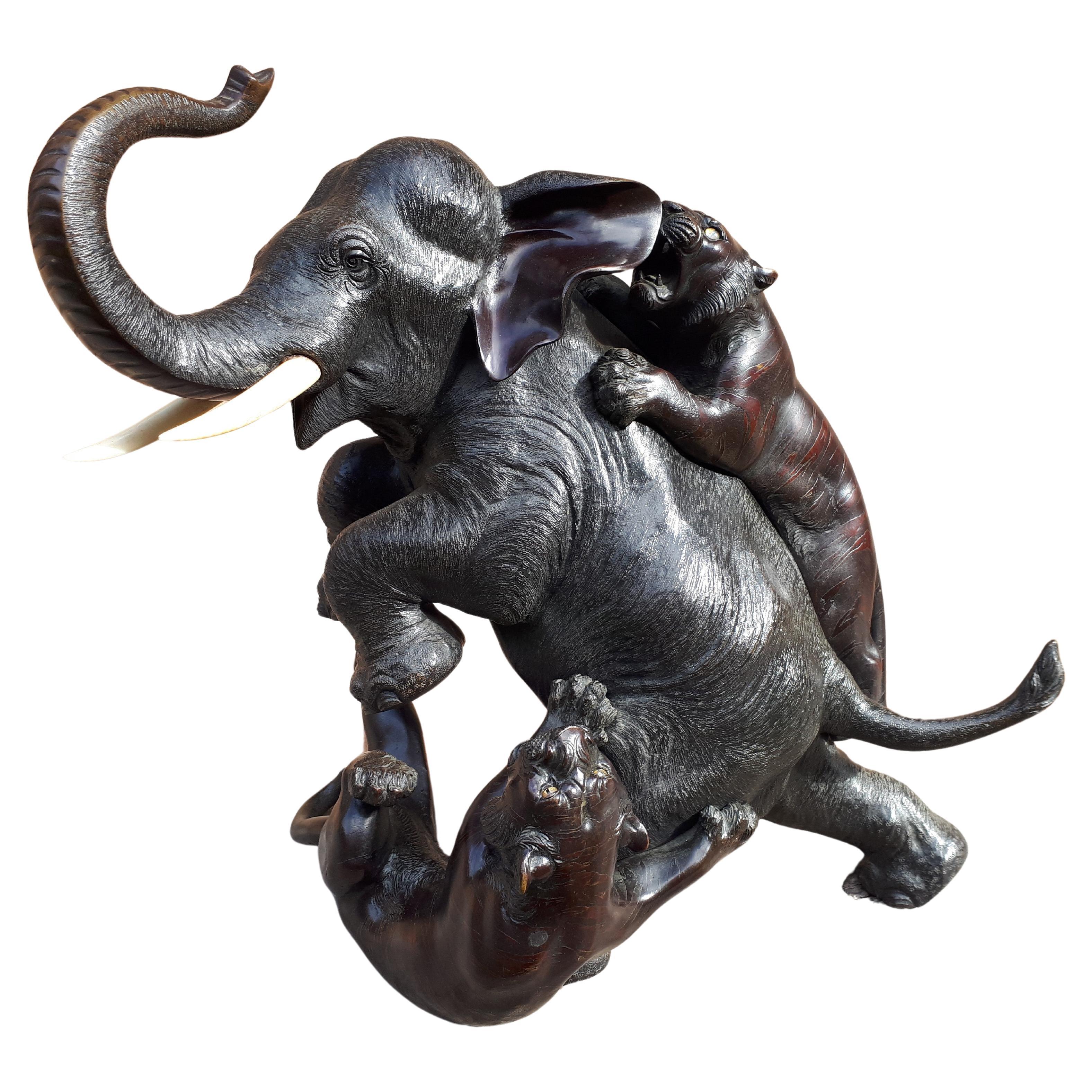 Okimono - Sculpture : Elephant attacked by tigers, by Mitsumoto, Japan Meiji Era For Sale