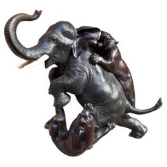 Sculpture Okimono : Éléphant attaqué par des tigres, par Mitsumoto, époque Meiji au Japon
