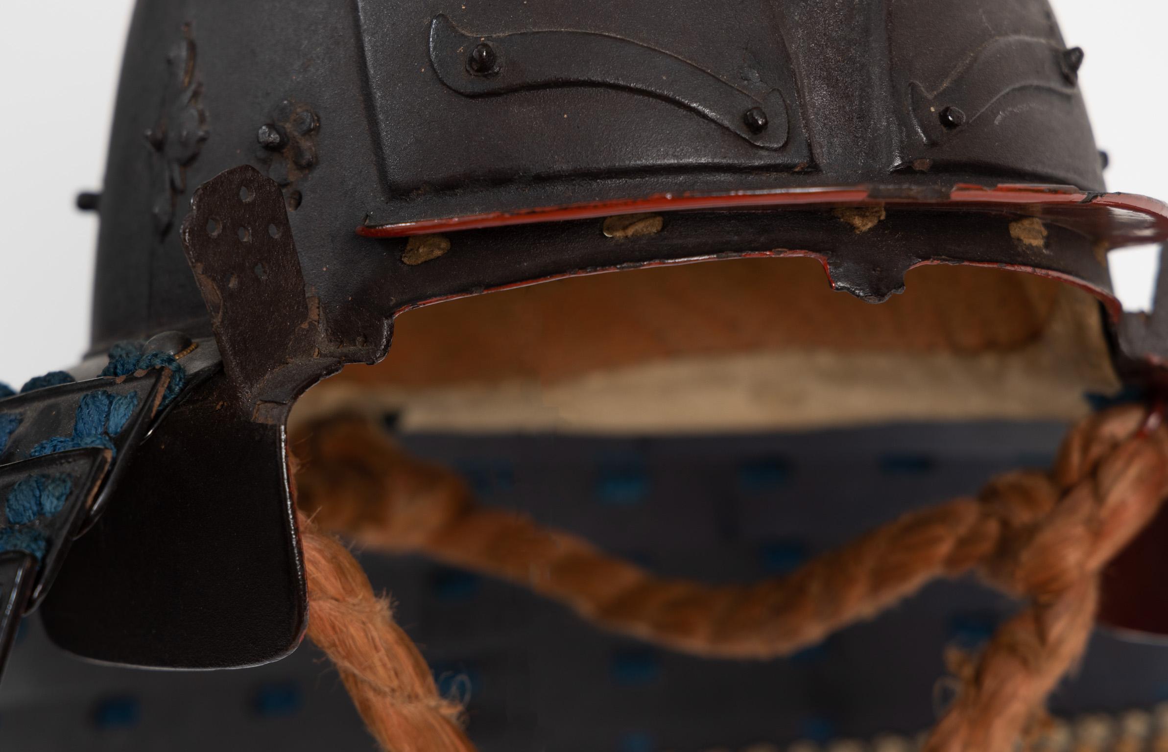 Okitenugui Kabuto Samurai Helm in Form eines Kopftuchs Saika, frühe Edo-Periode im Zustand „Gut“ im Angebot in Milano, IT