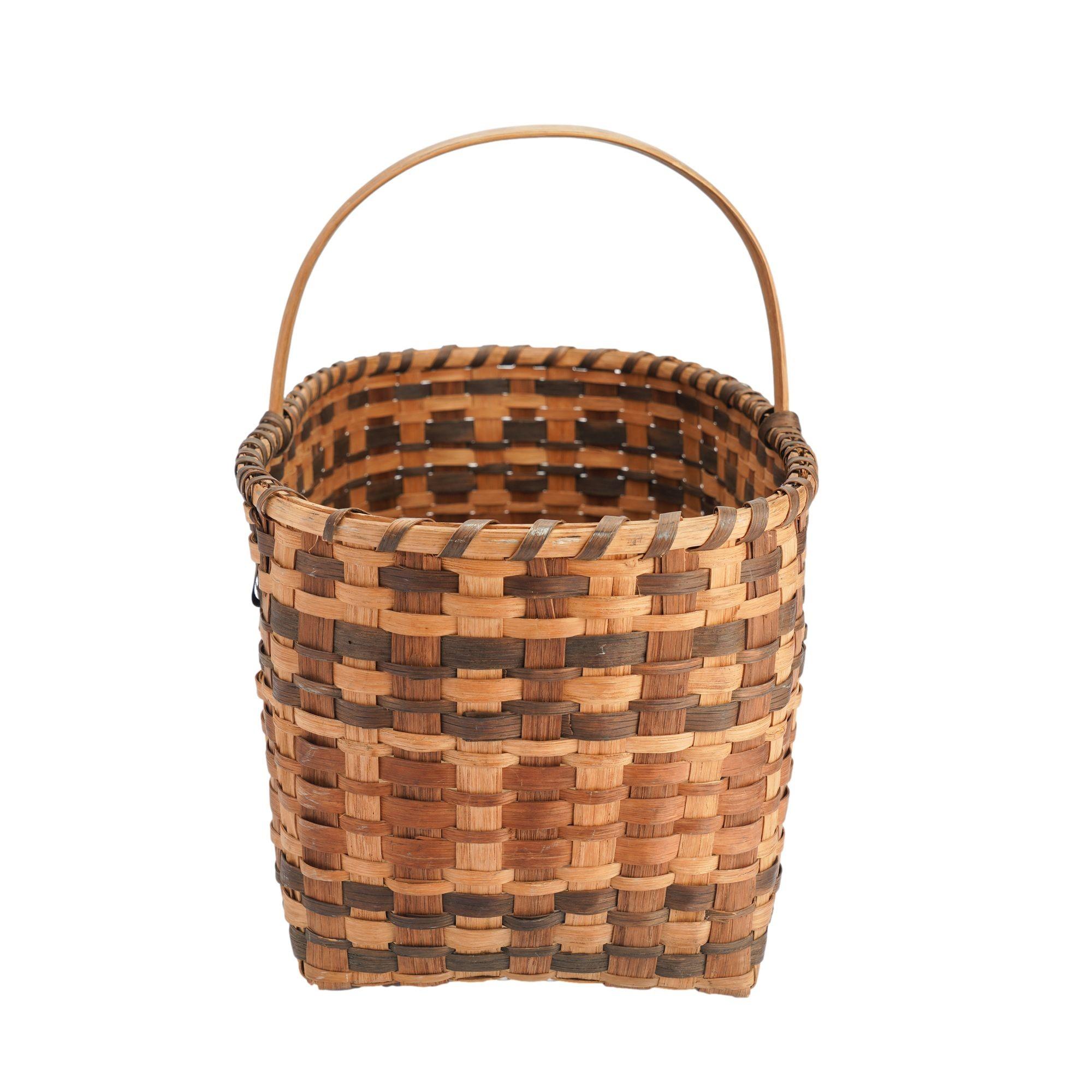 Oak Oklahoma Cherokee woven split oak rectangular basket with handle, 1900’s For Sale
