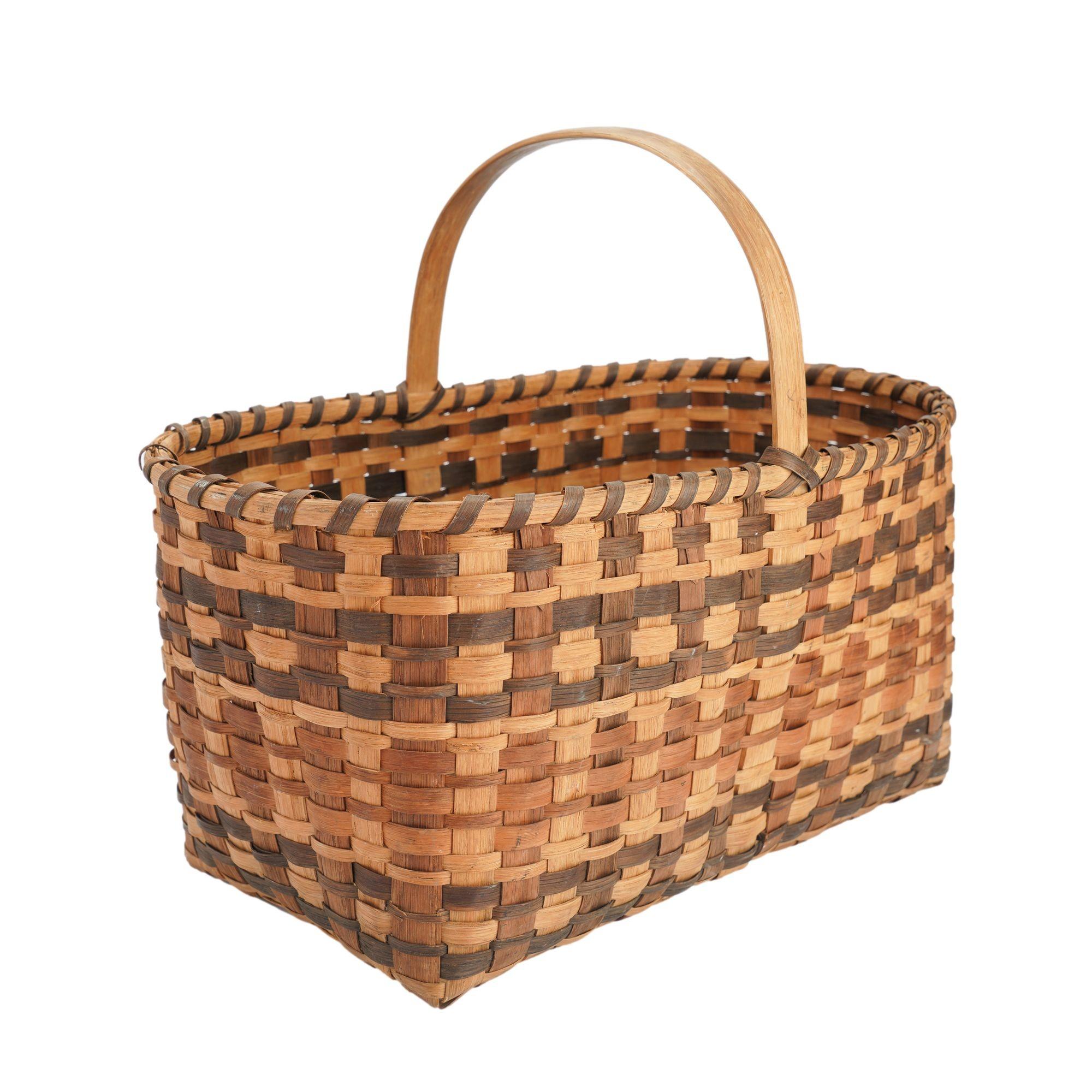 Oklahoma Cherokee woven split oak rectangular basket with handle, 1900’s For Sale 1