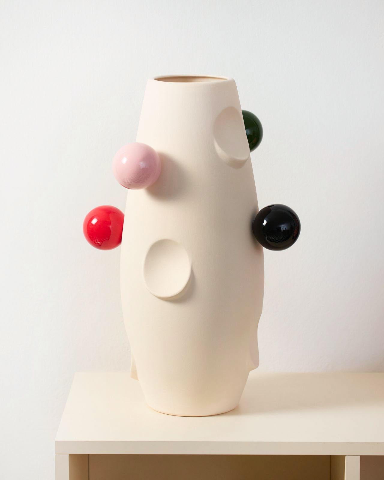 OKO Big Cyrk is a variation on the earlier OKO Cyrk vase. The balls placed on the classic OKO vase in the BIG edition have been enlarged and incorporated into the round surface of the vase.

The vase's height is 42 cm, and its diameter is 19 cm. On