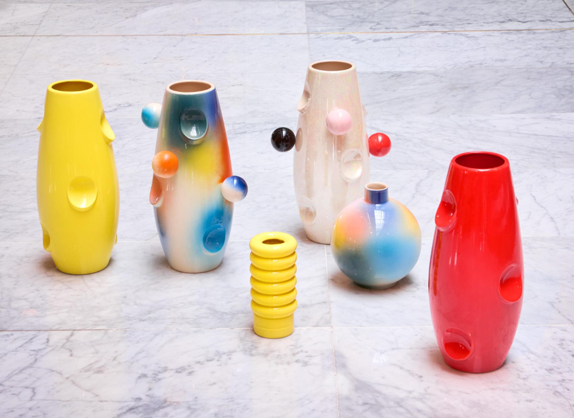 The OKO / CYRK vase adapts to the space it's in. Depending on the interior, it creates a fun atmosphere or (in the Nude version) discreetly introduces a bit of color. In this edition, the classic form of the OKO vase is enriched with glazed balls in