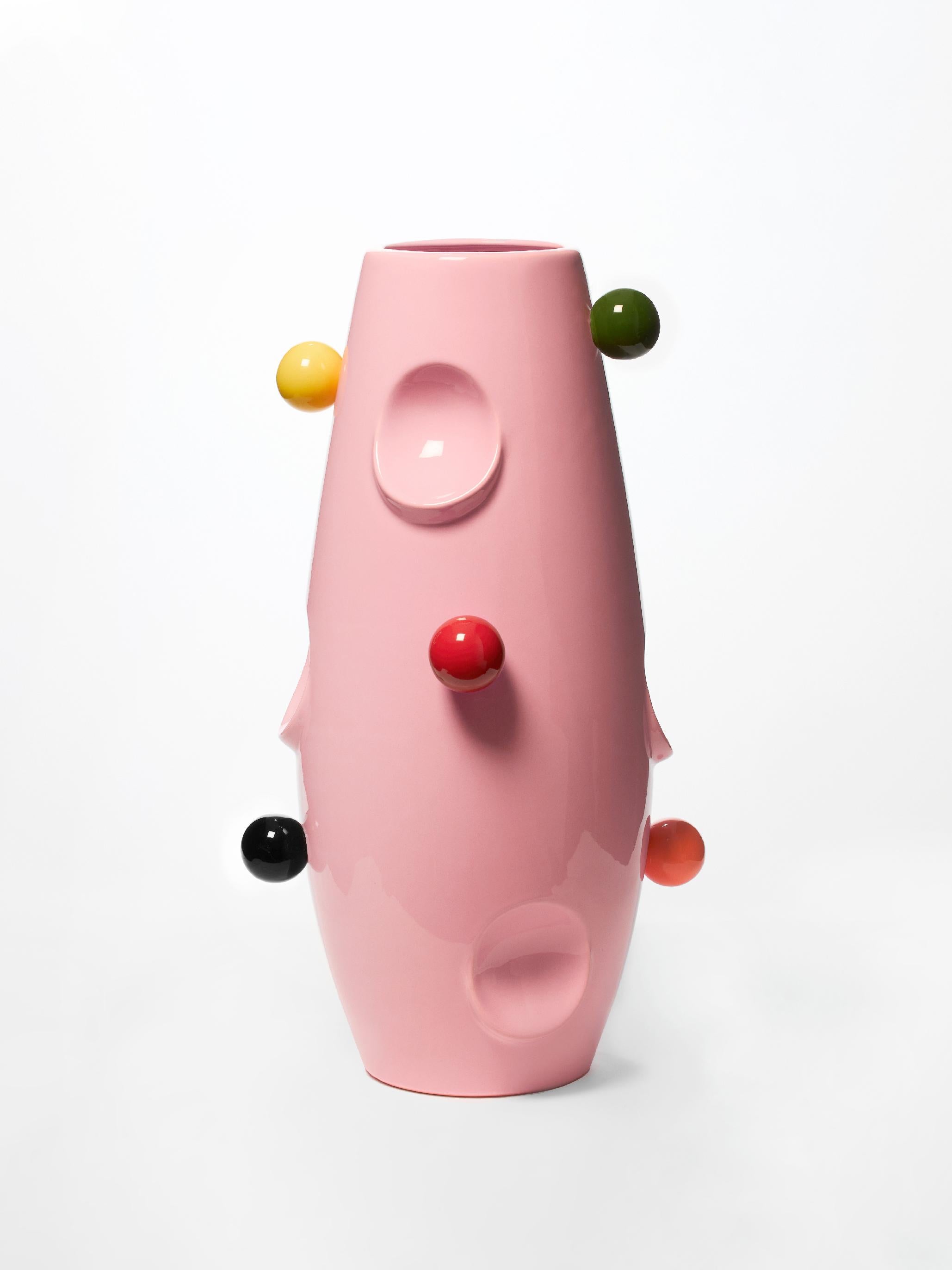 The OKO / CYRK vase adapts to the space it's in. Depending on the interior, it creates a fun atmosphere or (in the Nude version) discreetly introduces a bit of color. In this edition, the classic form of the OKO vase is enriched with glazed balls in