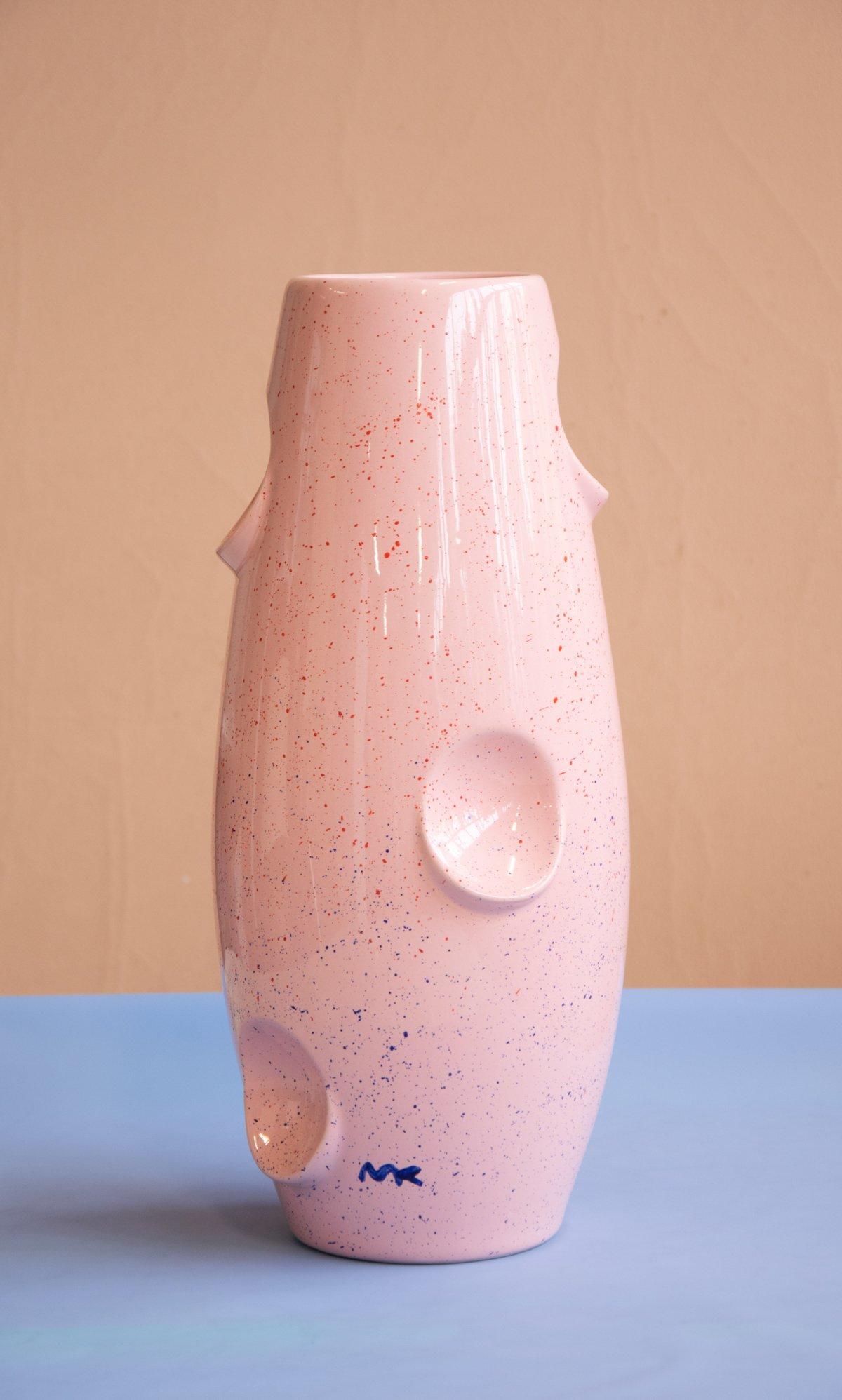 OKO was the first and gave its name to the entire family. First presented in 2014 as part of the Tokyo Designers Week. Since then, it has appeared in numerous variations and collections decorated and painted by the author's hand. The OKO vase has