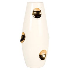 OKO / Gold Vase by Malwina Konopacka