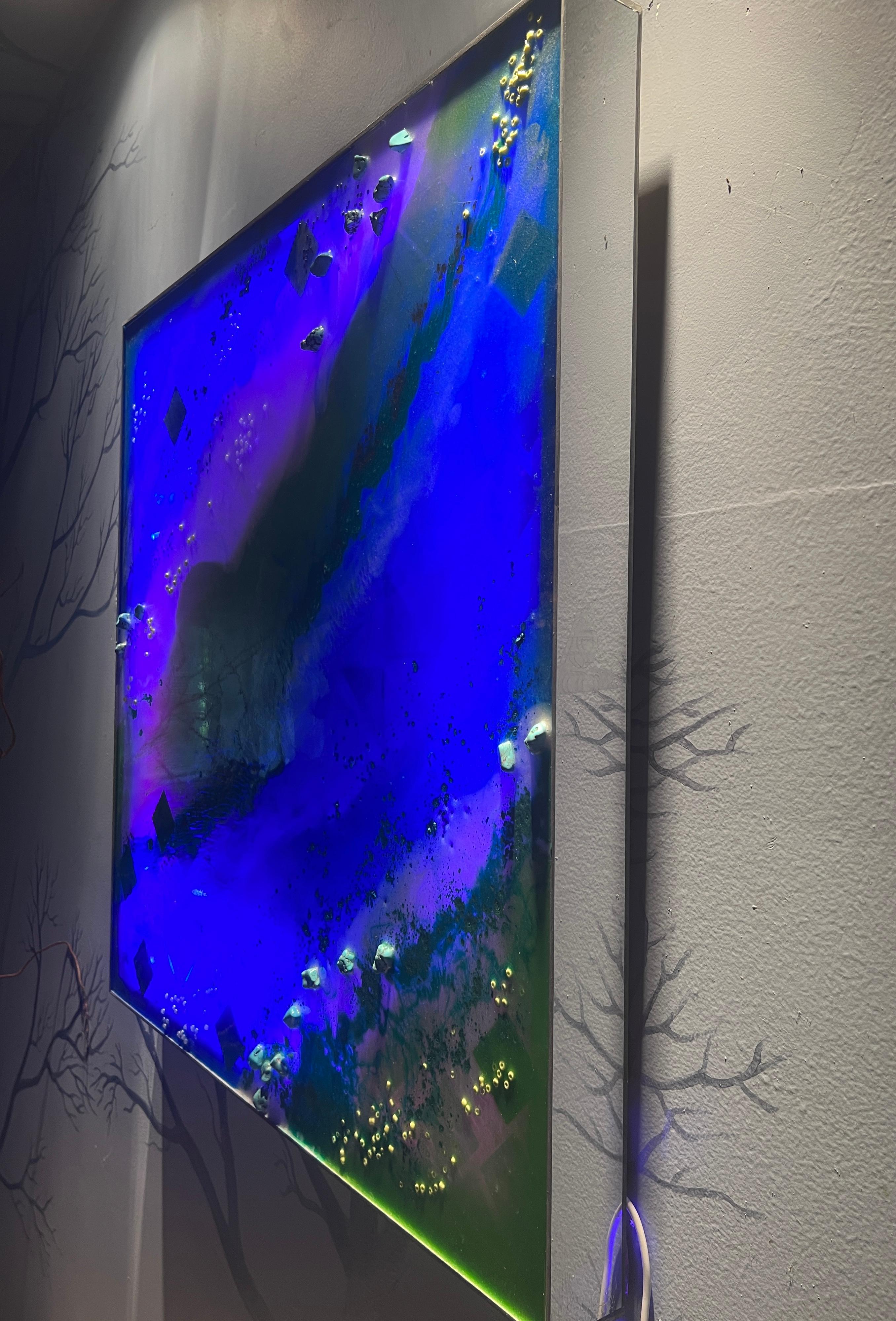 Code LI-15. Installation LED moderne géométrique abstraite bleu vert - Painting de Oksana Tanasiv