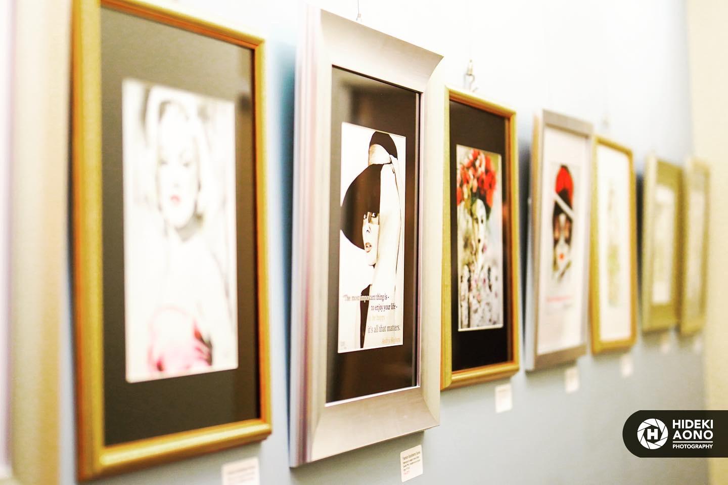 Ukrainisches Blumenkranz-Aquarell-Modegemälde, Illustration, Zeichnung auf Papier, Rot (Grau), Figurative Print, von Oksana Tanasiv