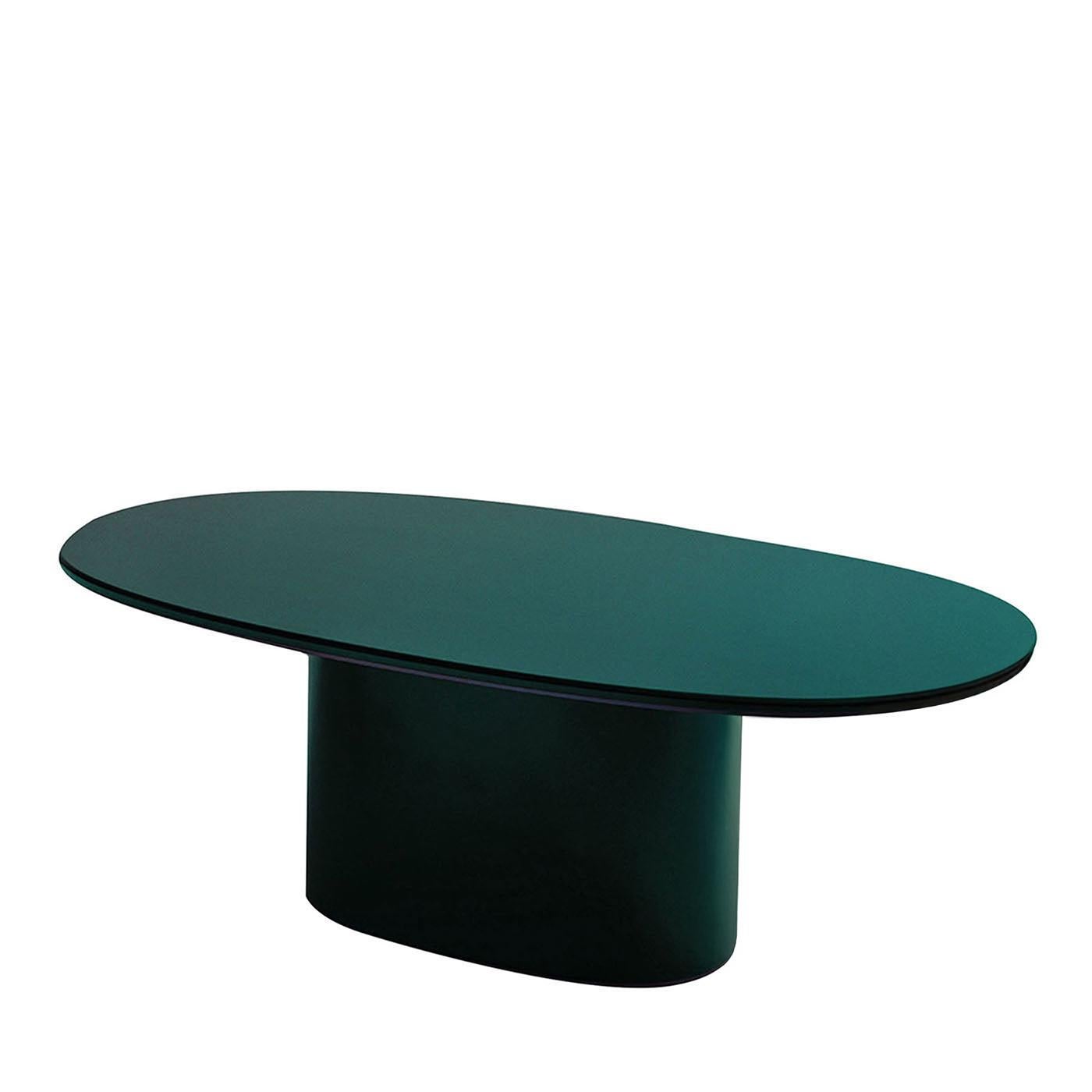A sculptural silhouette where minimalism and color triumph distinguishes this MDF dining table of unmistakable contemporary inspiration. Entirely matte lacquered in emerald green (RAL 6004) with a special scratch-proof quality, it makes for a