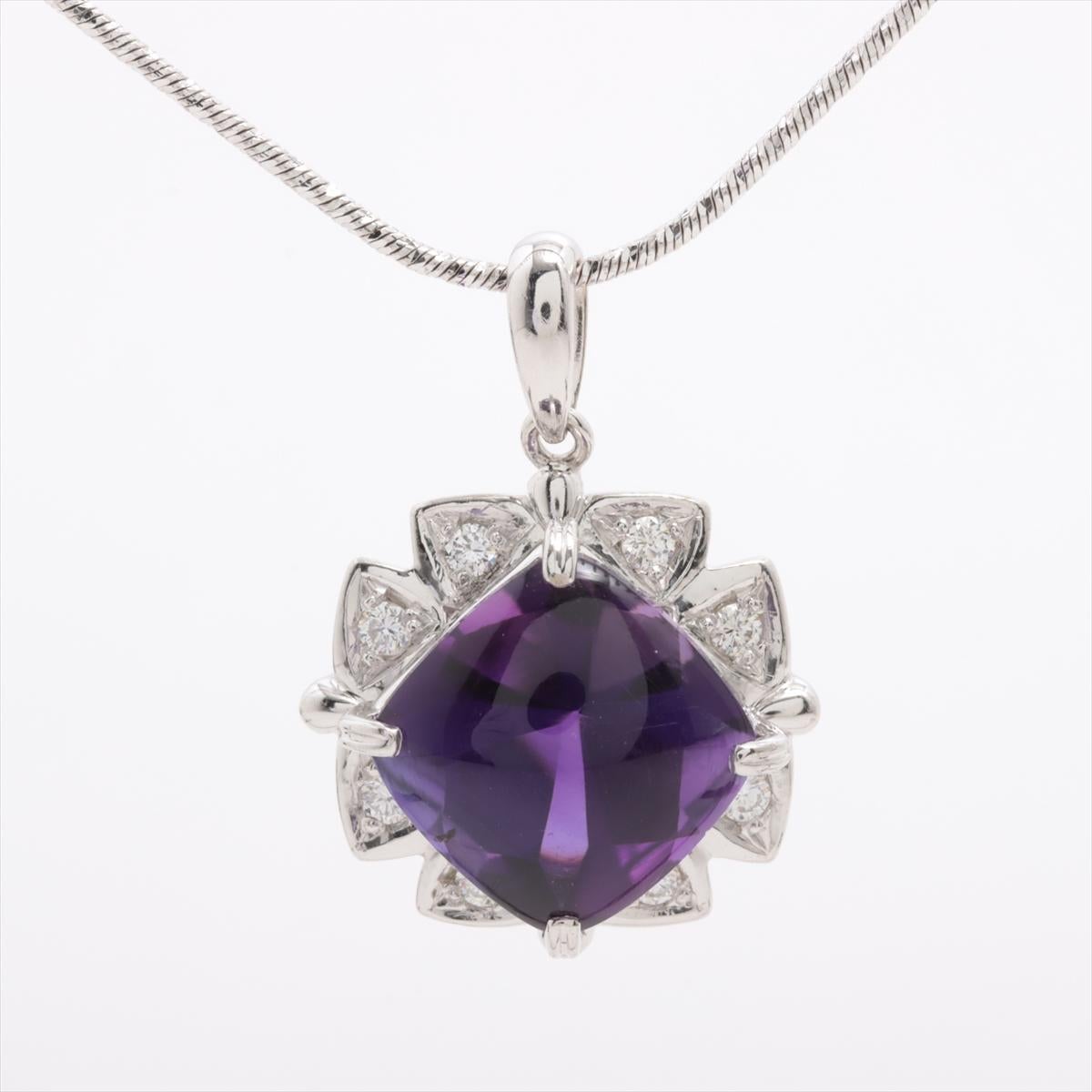 La collana di diamanti con ametista di Okumura Yoshihiko è un pezzo mozzafiato che mostra la perfetta armonia di colori e brillantezza. Con una splendida ametista viola intenso al centro, la collana è elegantemente arricchita da diamanti