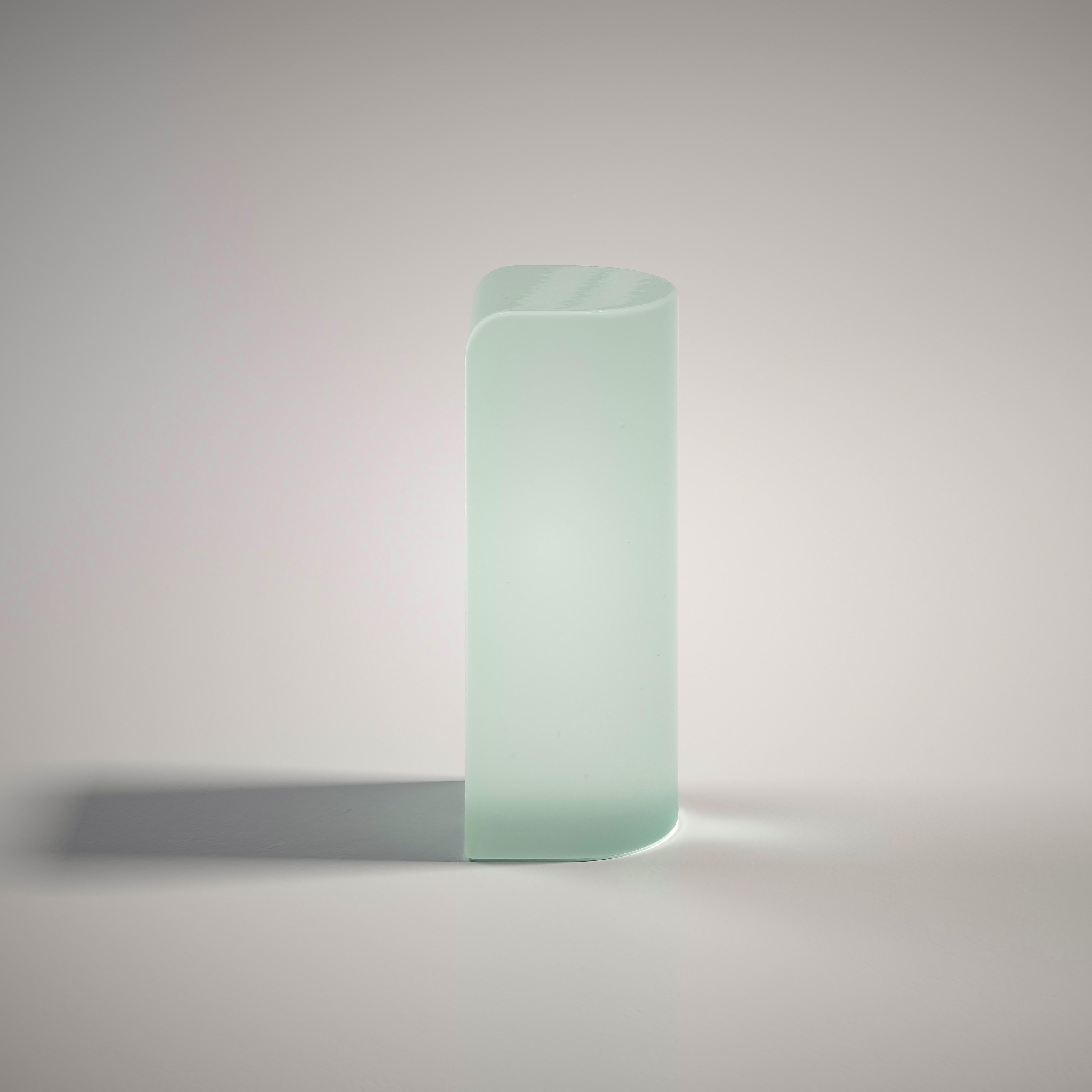 Postmoderne Table d'appoint Olaf vert menthe en verre coulé de Fred et Juul en vente