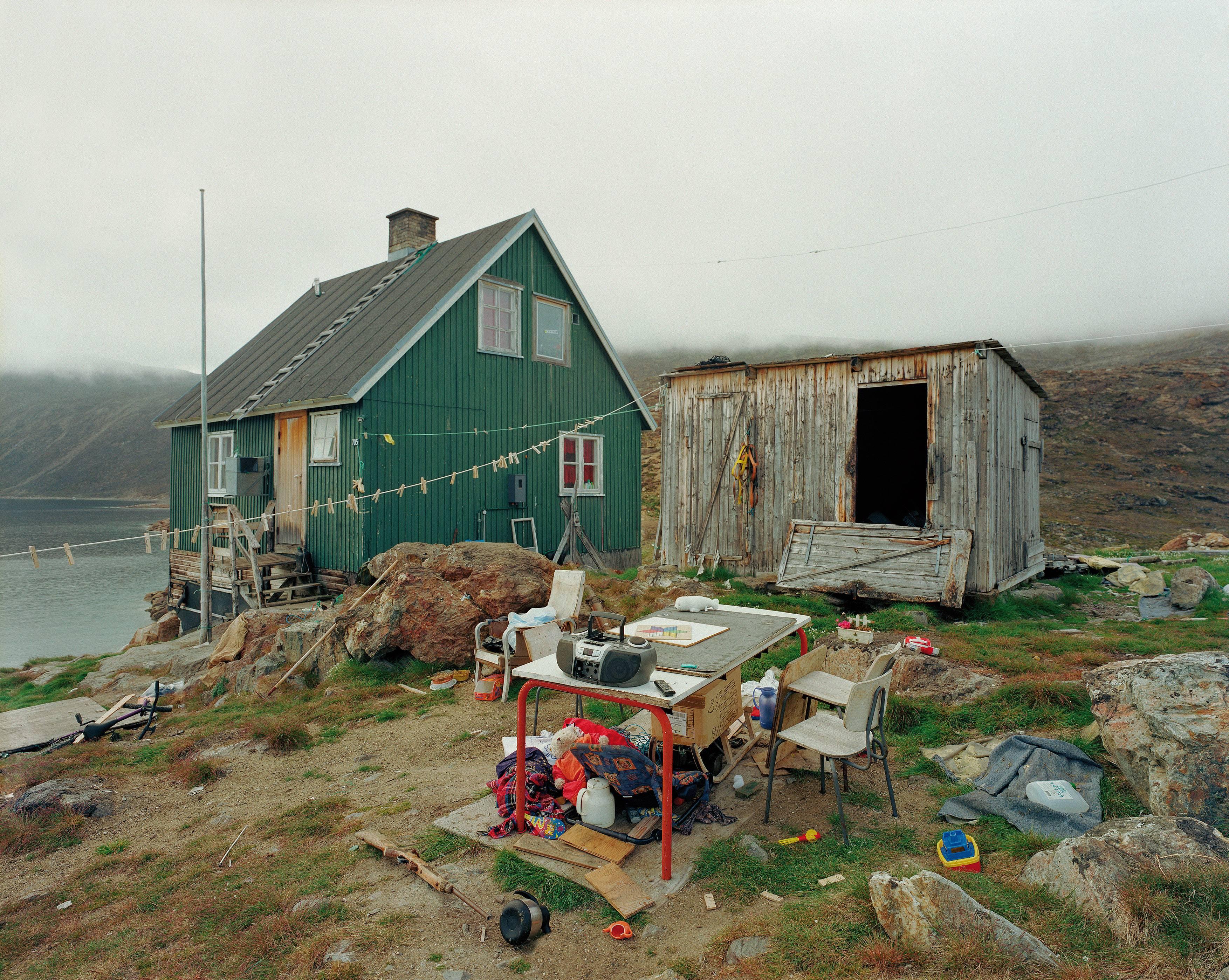 705 Nuussuaq, 07/2006 74° 06'45" N, 57° 03'32" W - Olaf Otto Becker (Landschaft)
Signiert auf der Rückseite
Archivierungs-Pigmentdruck

Erhältlich in drei Größen:
25 x 29,5 Zoll, aus einer Auflage von fünf Stück
45.5 x 54 Zoll, aus einer Auflage von