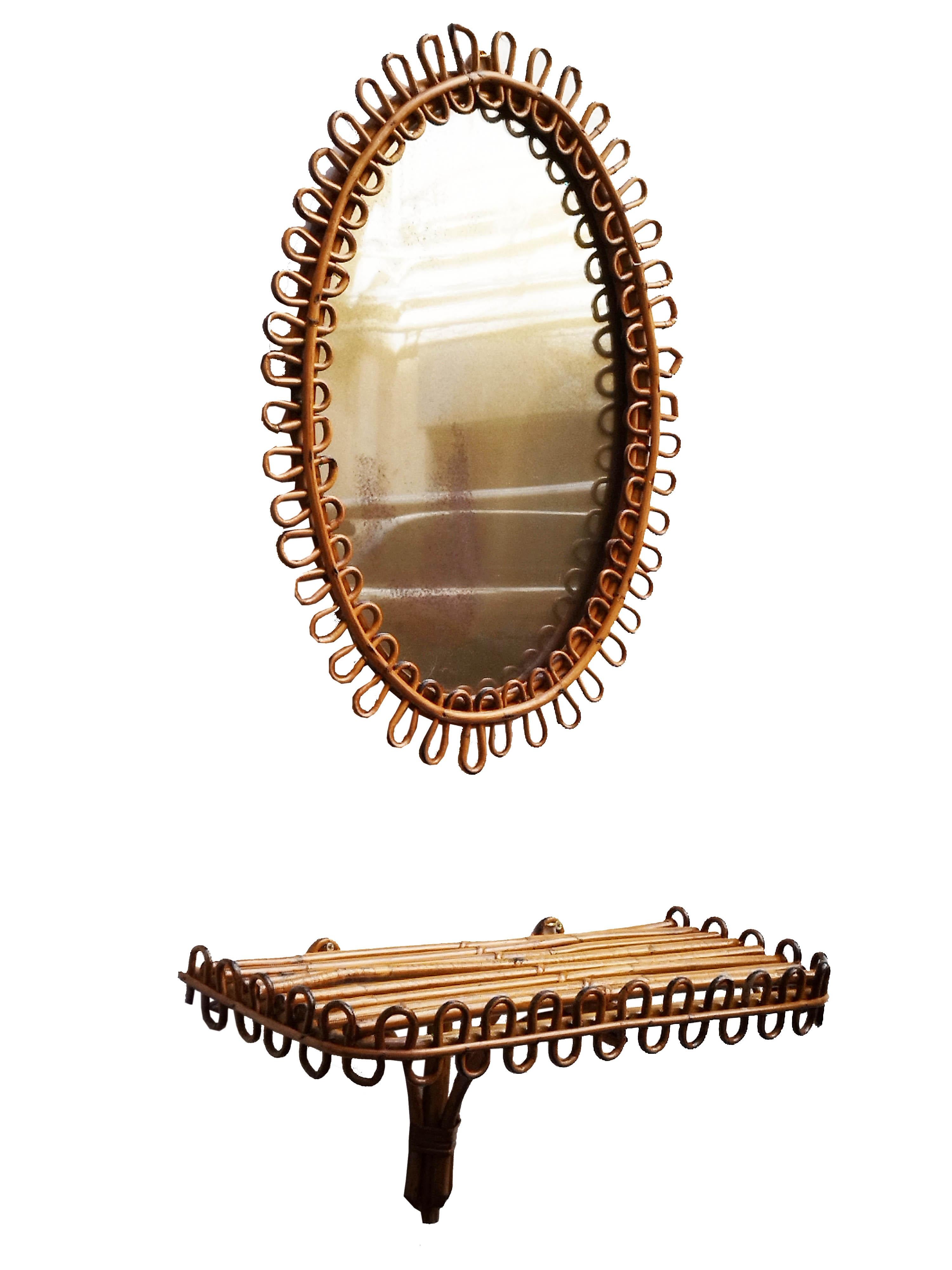 The set consists of an oval mirror with chain and a rectangular shelf.
Its small size and simple, elegant shape make it suitable for an entrance hall or bathroom.
Despite its years, it is in excellent condition with very slight signs of time that