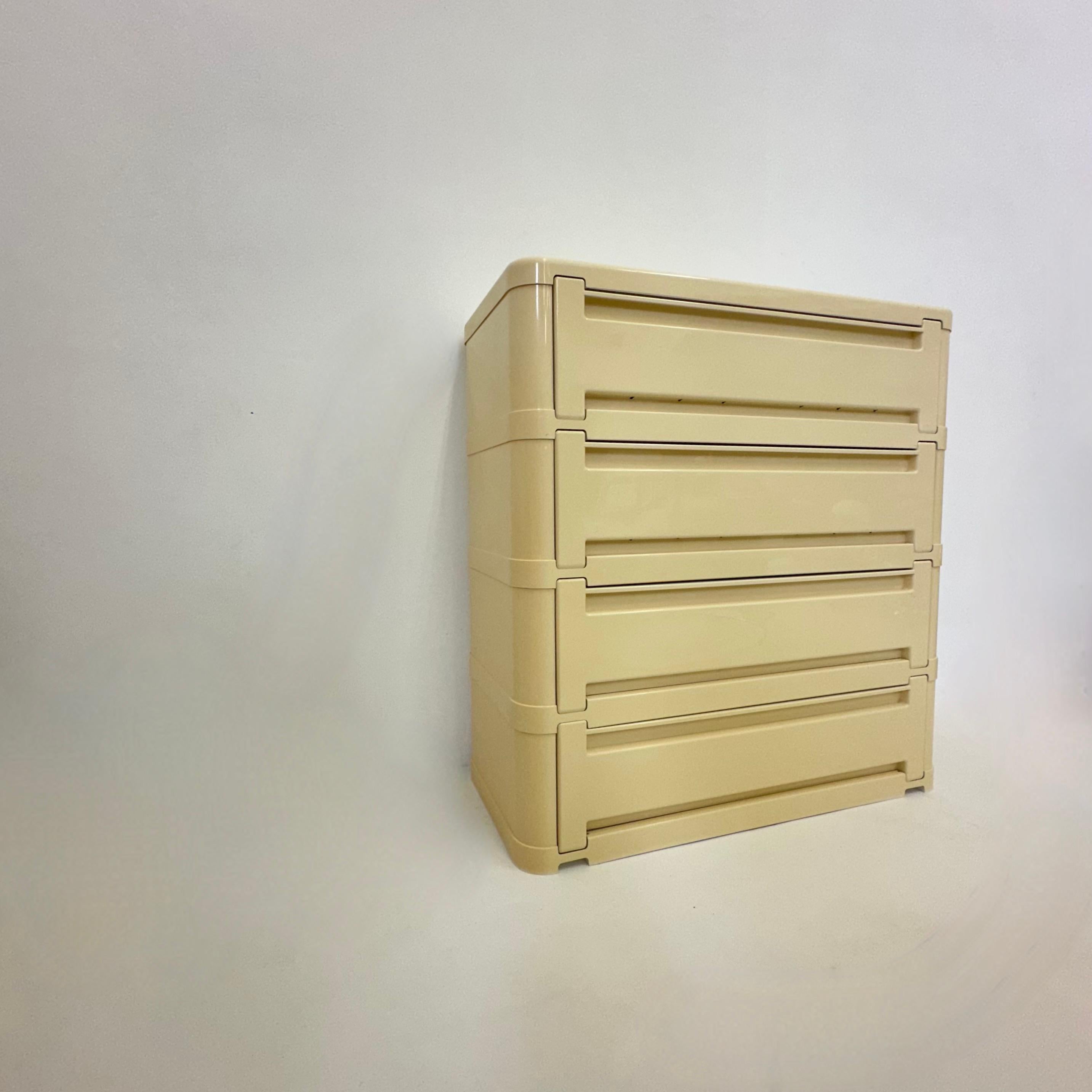Olaf von Bohr per Kartell Mod. 4963 Cassettiera, Italia anni '70


Dimensioni: 72 cm di larghezza, 34 cm di profondità, 78,5 cm di altezza
Condit: Ha qualche scolorimento.
Materiale: Plastica