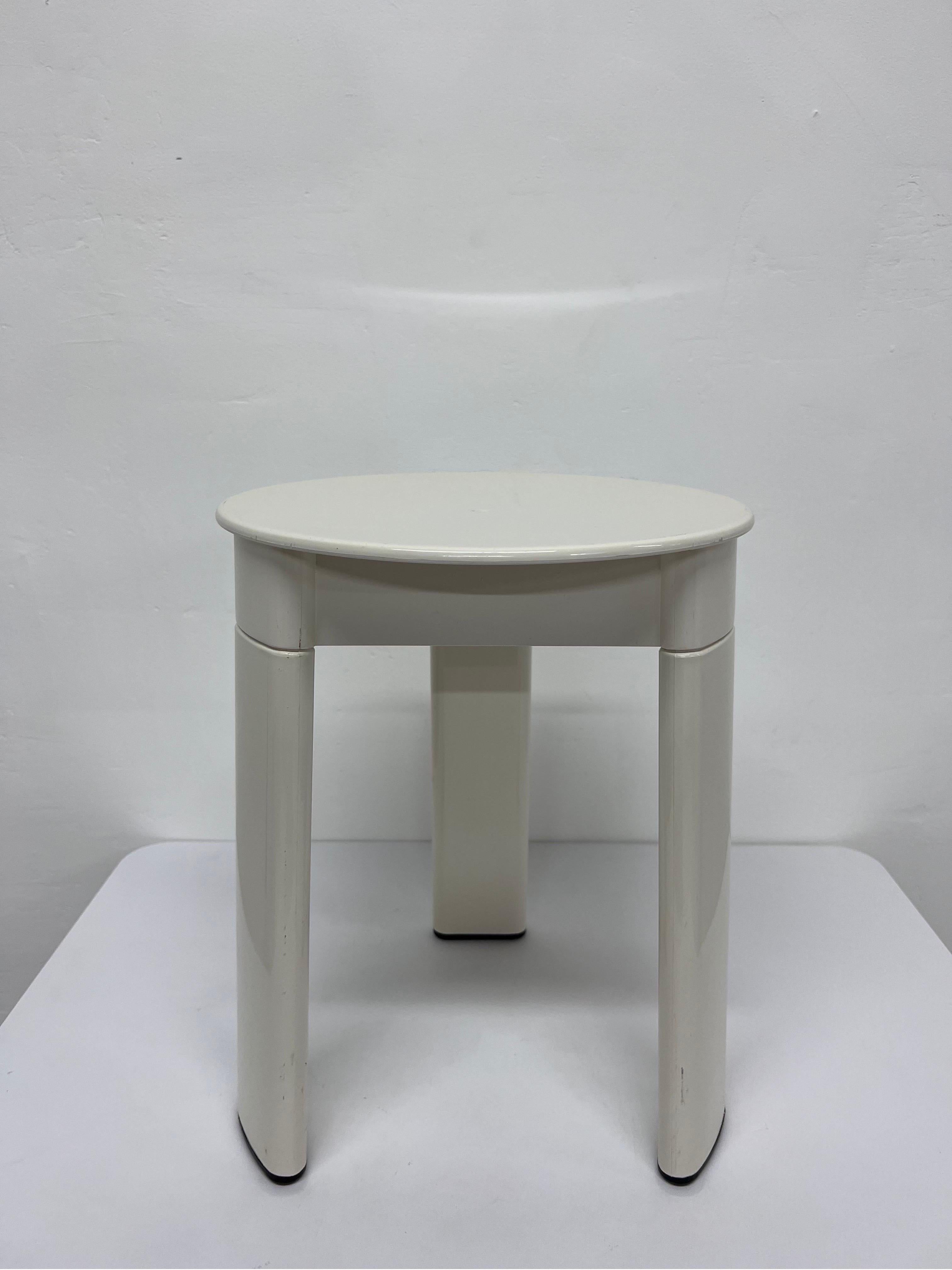 Three-legged plastic Trio stool / side table designed by Olaf Von Bohr for Gedy.

Top diameter: 12-1/2