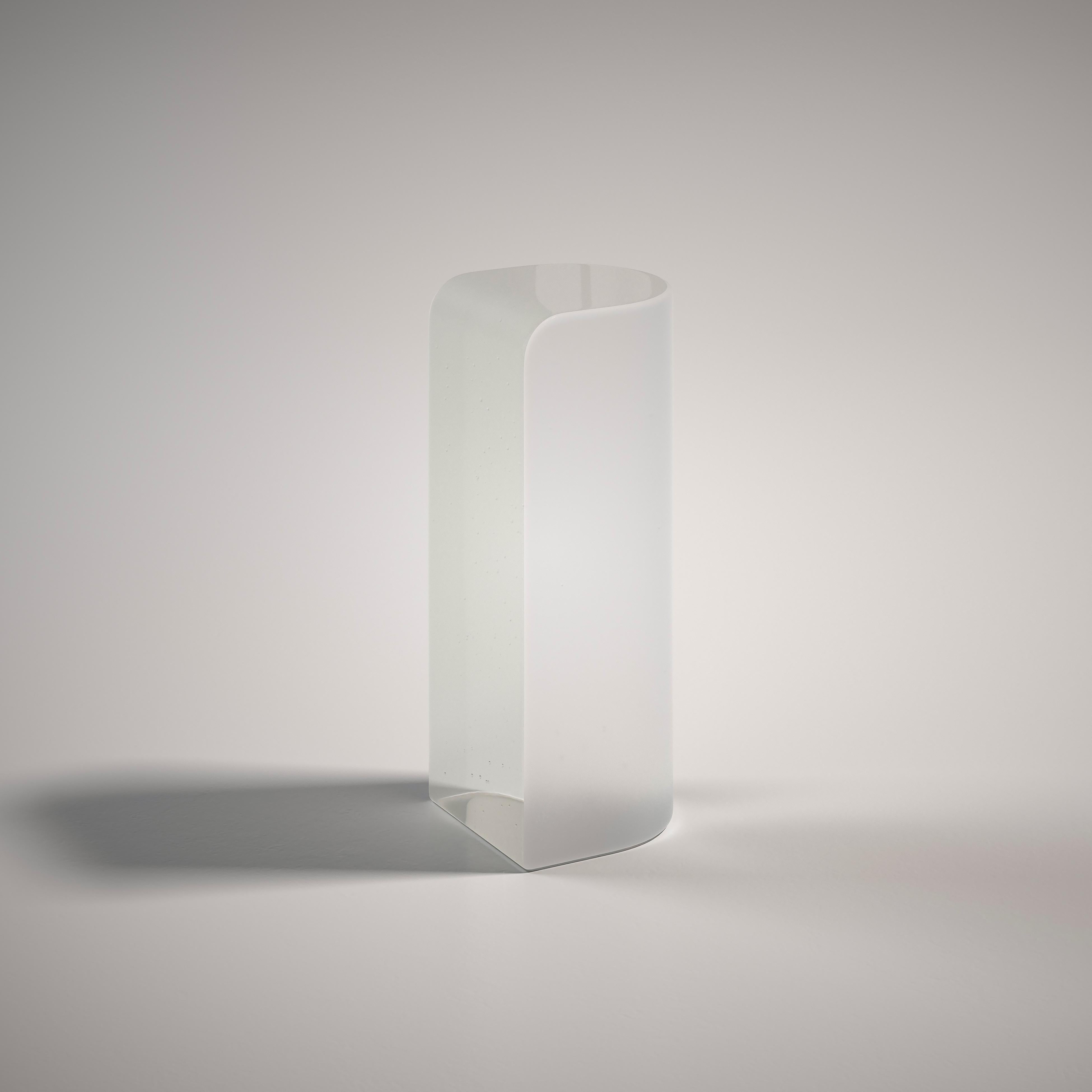 Table d'appoint Olaf en verre moulé blanc par Fred et Juul
Dimensions : D 20 x L 20 x H 50 cm.
MATERIAL : Verre moulé.

Différentes couleurs sont disponibles. Veuillez nous contacter.

Fred&Juul, abréviation de Federico Minarelli et Julie Janssen,