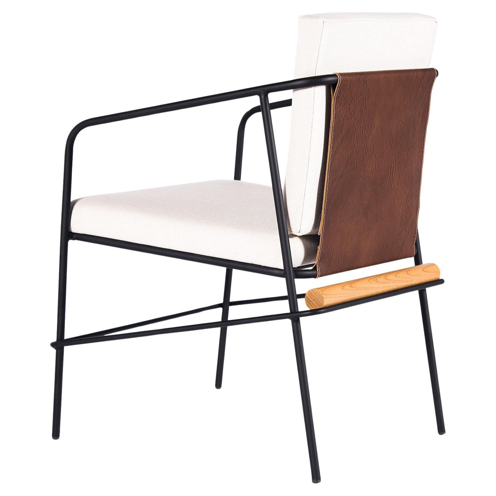 Chaise "Olav" en acier carbone noir, rembourrée et avec des détails en Wood en vente