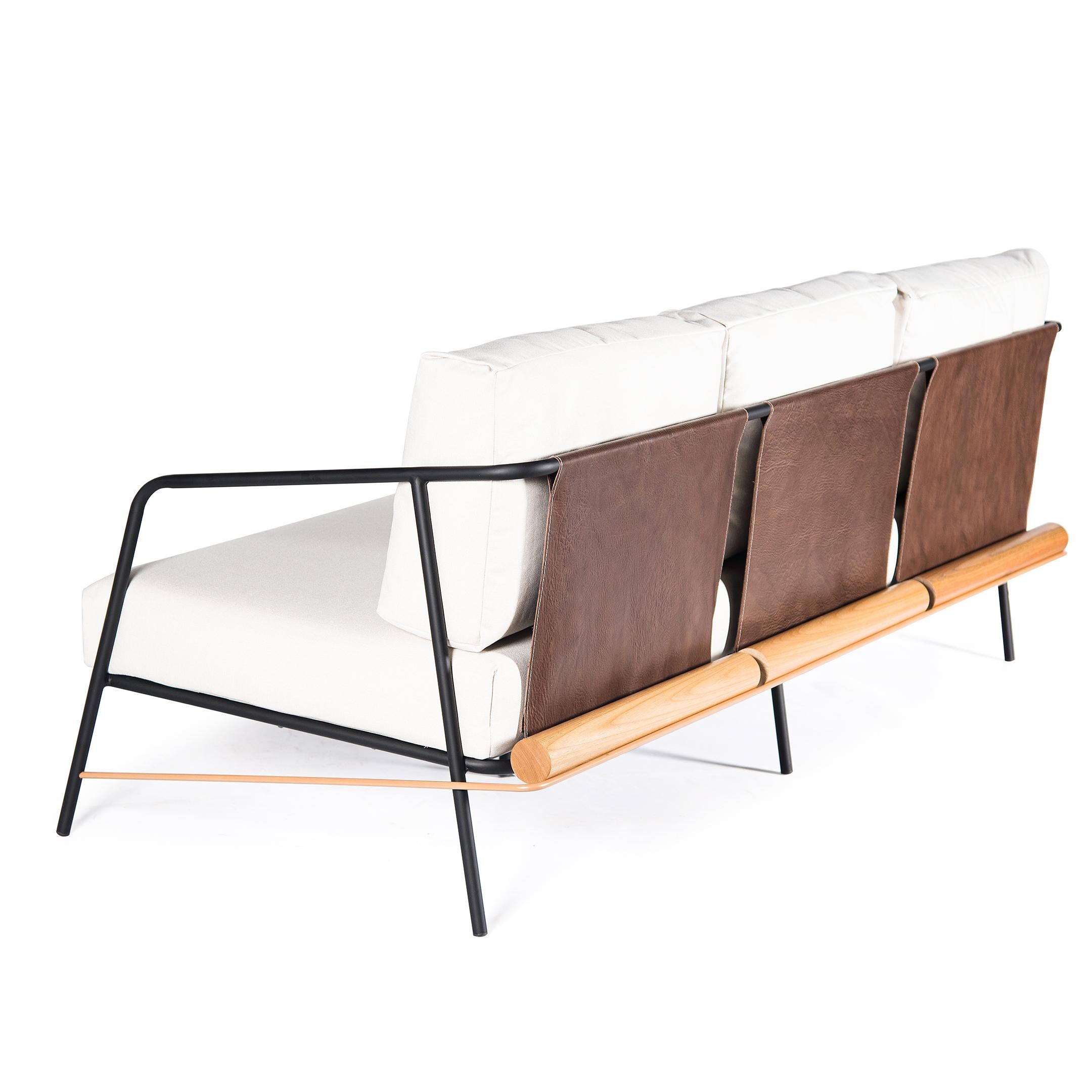 „Olav“ Sofa mit 3 Sitzen aus schwarzem Kohlenstoffstahl, gepolstert und Holzdetails im Zustand „Neu“ im Angebot in Centro, RS