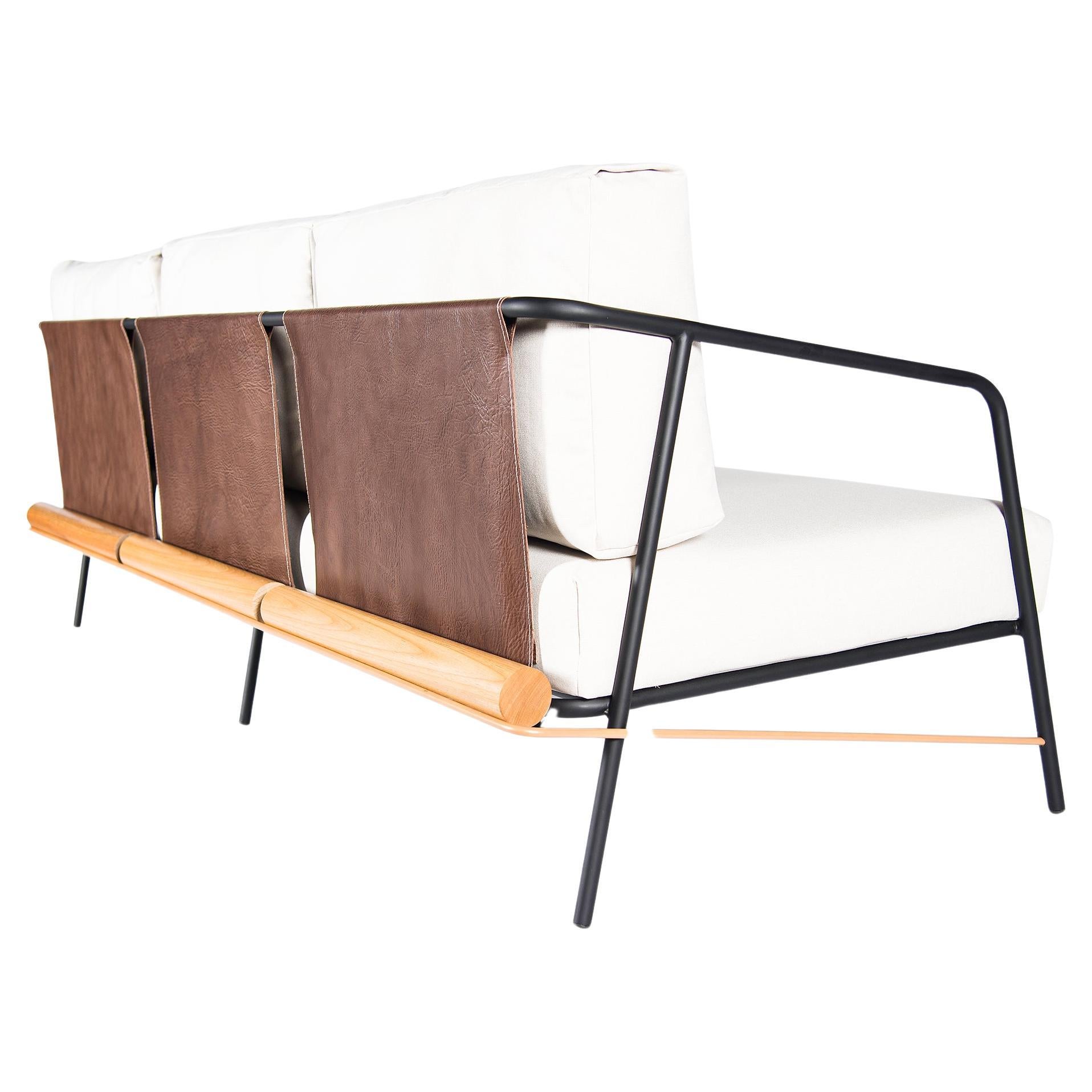 „Olav“ Sofa mit 3 Sitzen aus schwarzem Kohlenstoffstahl, gepolstert und Holzdetails