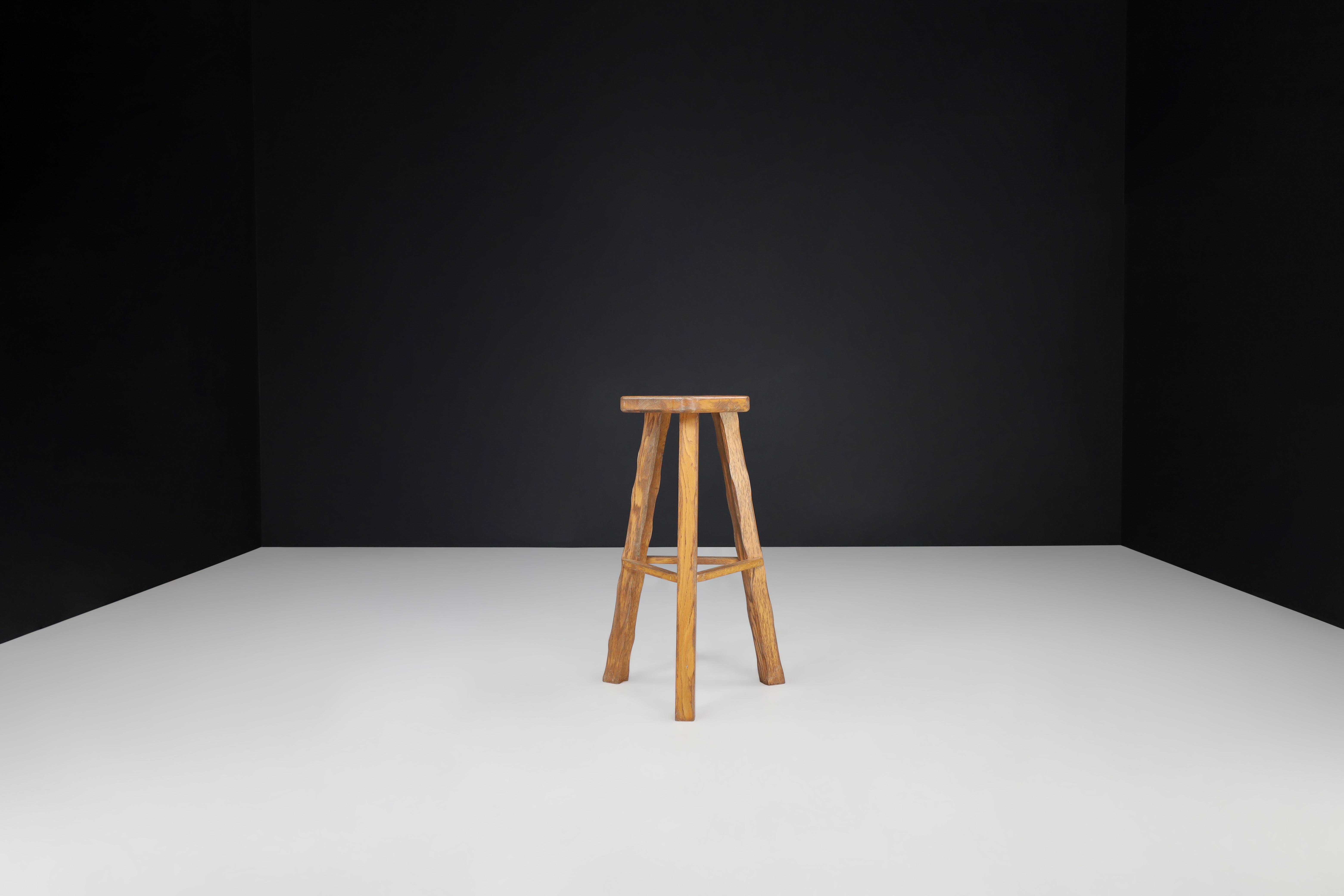 Orme Tabourets de bar brutalistes en bois d'orme blond d'Olavi Hänninen, Finlande, années 1960 en vente