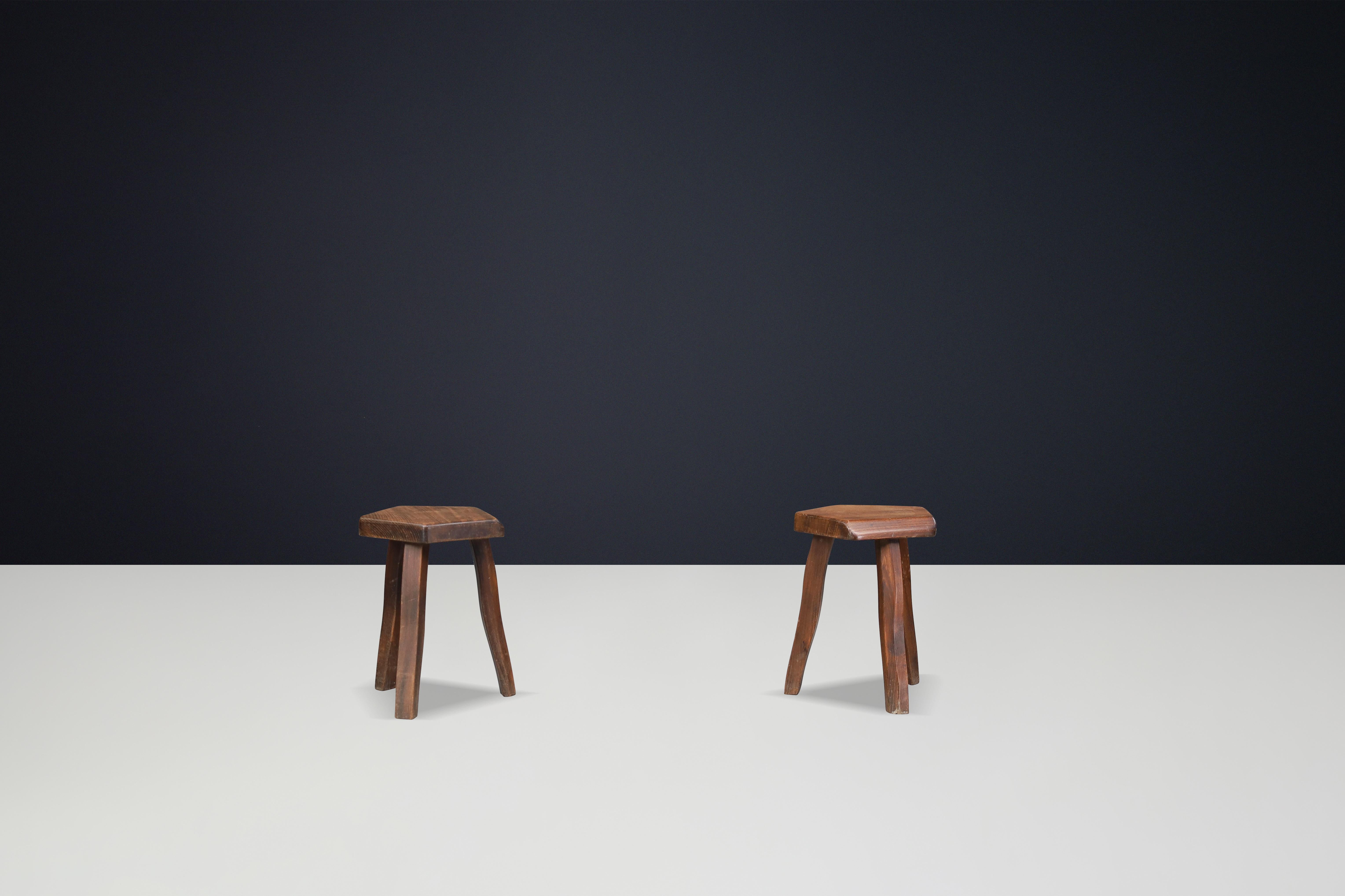 Brutalisme Tabourets brutalistes en bois d'orme d'Olavi Hänninen, Finlande années 1960 en vente