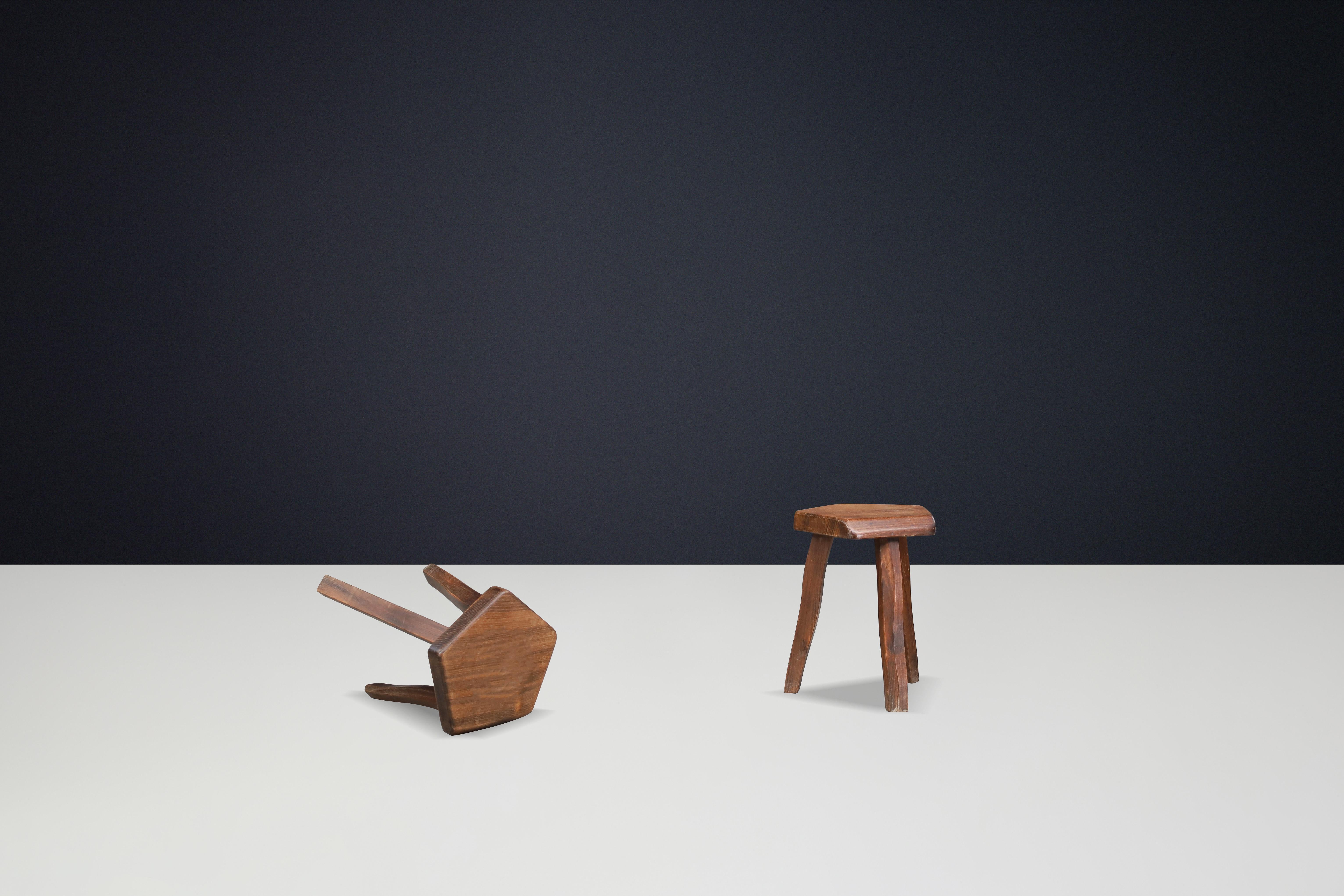 Finlandais Tabourets brutalistes en bois d'orme d'Olavi Hänninen, Finlande années 1960 en vente