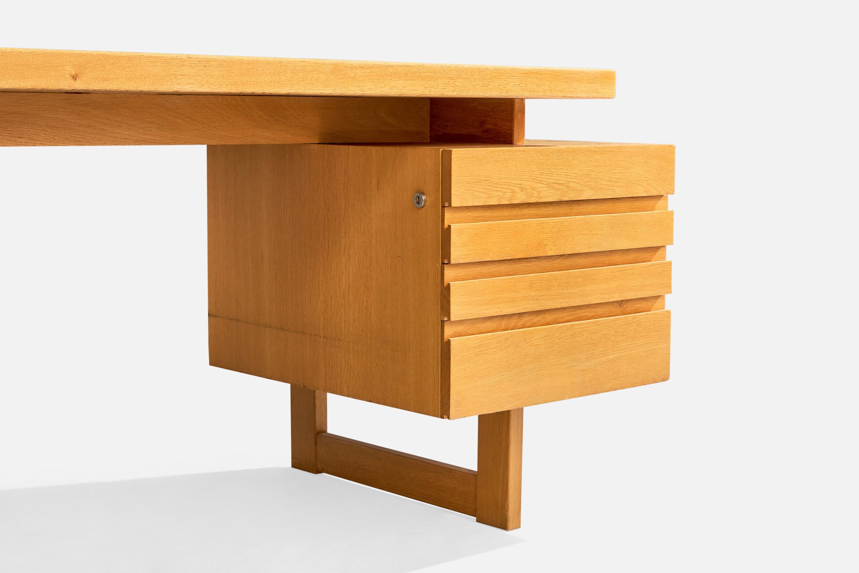Olavi Hänninen, Schreibtisch, Eiche, Finnland, 1960er Jahre (Holz) im Angebot