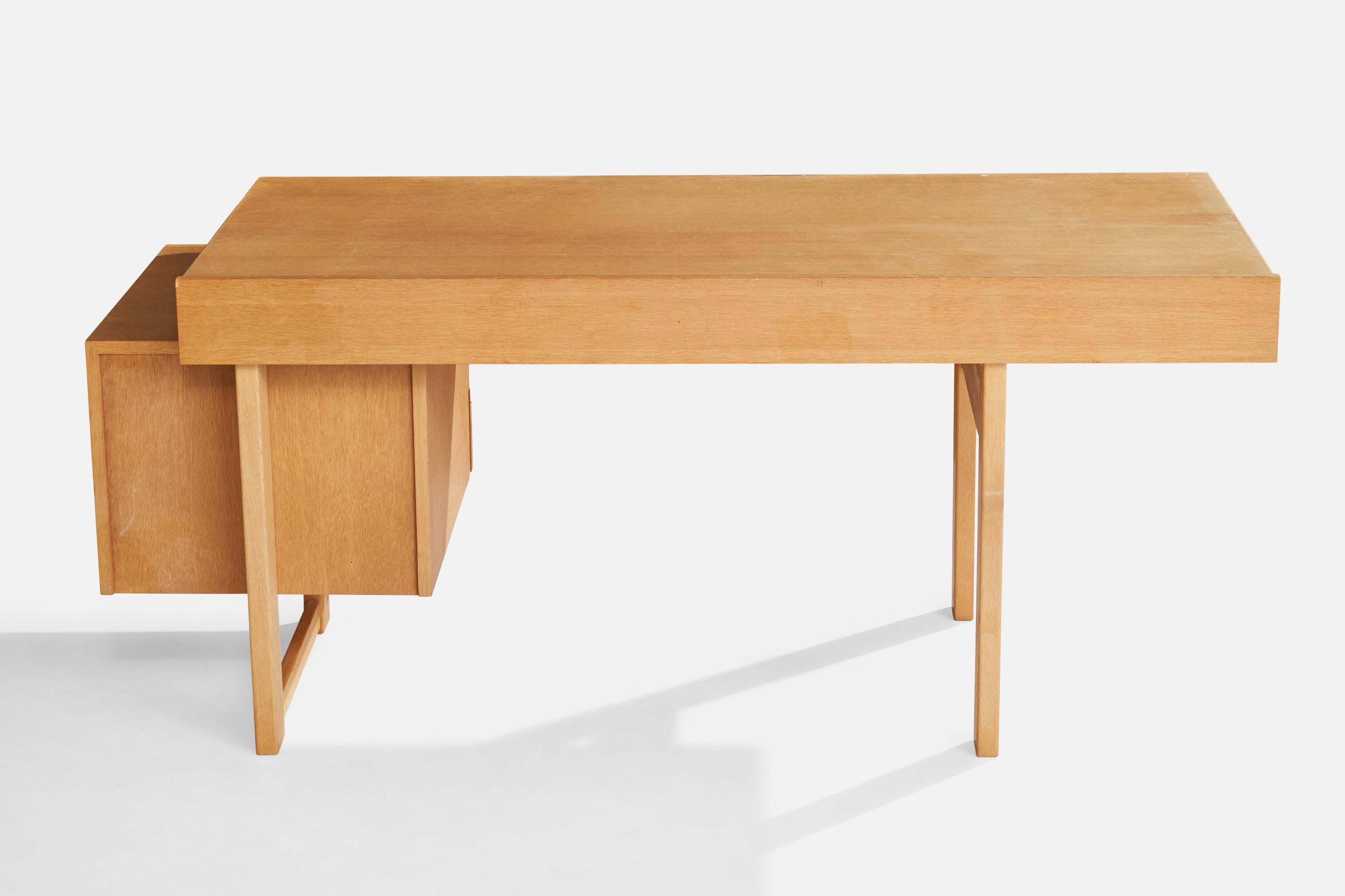 Olavi Hänninen, Schreibtisch, Eiche, Finnland, 1960er Jahre im Angebot 3