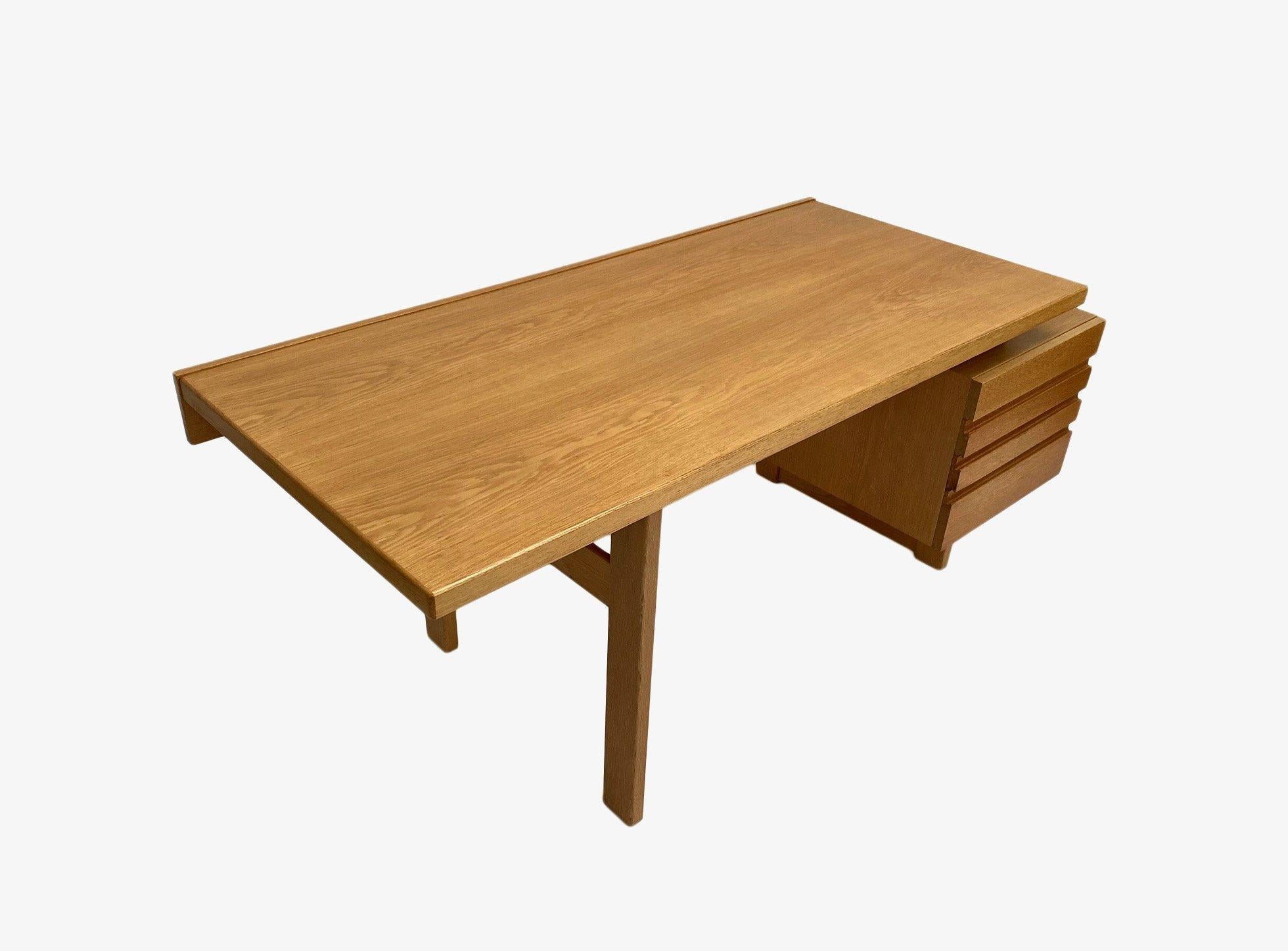 A beautiful Finnish ‘Voula’ oak writing desk designed by Olavi Hänninen for Nupponen in the 1950s, this would make a stylish addition to any work area. A striking piece of classically designed Scandinavian furniture.

The desk has a bank of four