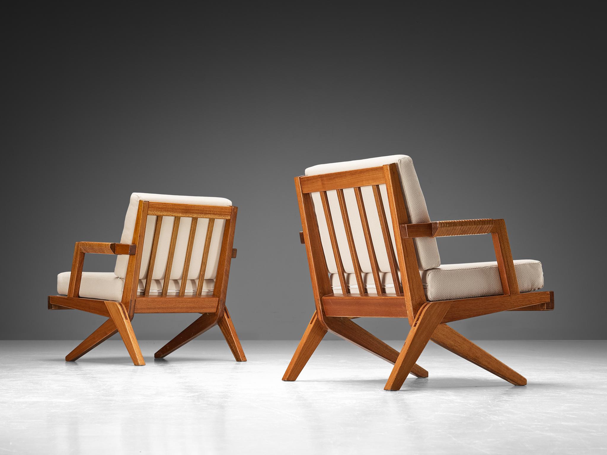Olavi Hanninen Pair of 'Boomerang' Lounge Chairs in White Upholstery  1