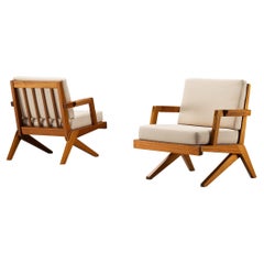 Olavi Hanninen Pair of 'Boomerang' Lounge Chairs in White Upholstery