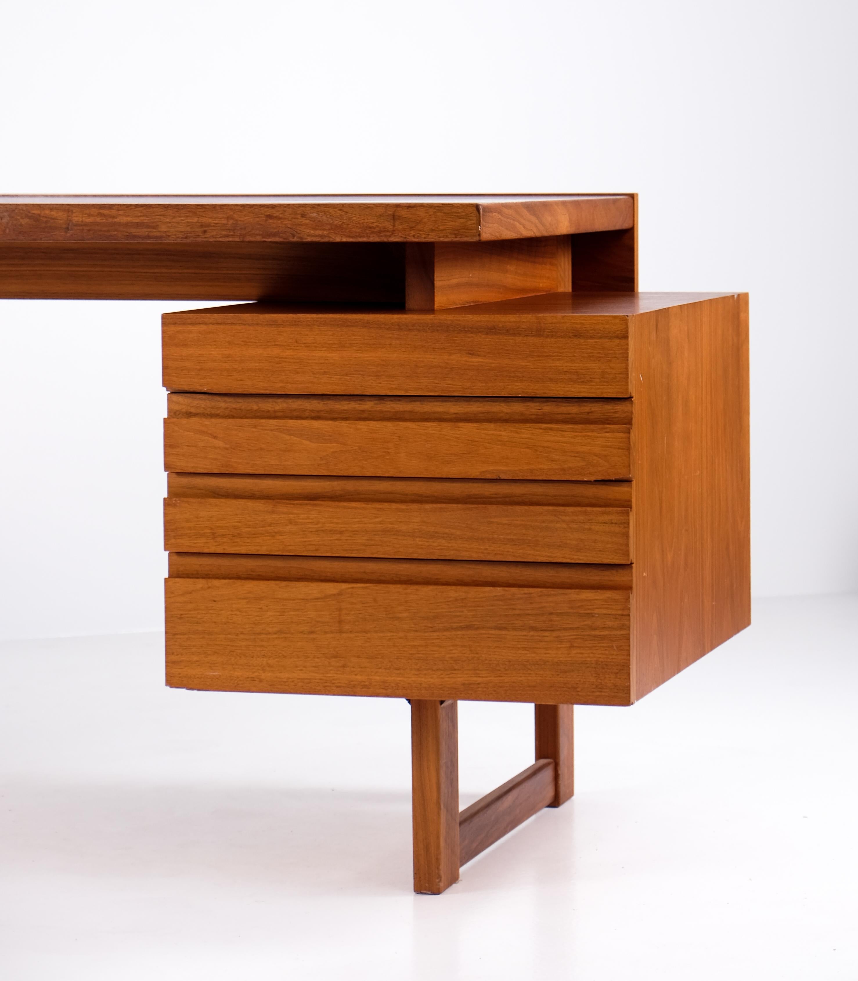 Olavi Hänninen 'Paletti' writing desk in teak veneer for HMN Huonekalu Mikko Nupponen, Lahti, Finland, 1960s.