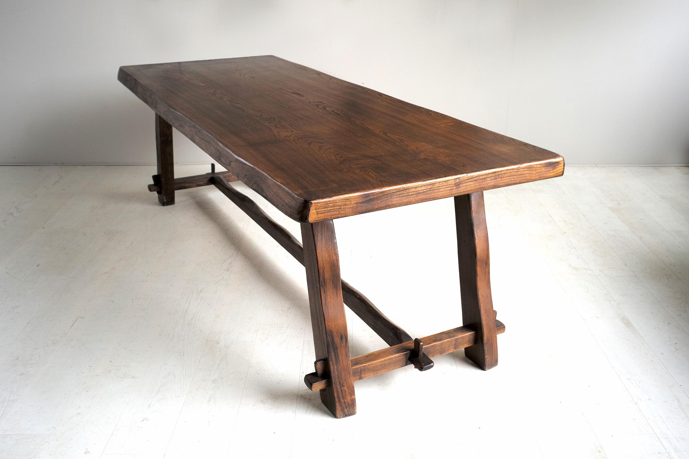 Large Olavi Hanninen solid elm table with dark patina for Miko Nupponen, Finland, 1950.
Its generous dimensions of 240 cm by 93 cm can accommodate up to 10 people. The base and the songs of the plate are worked in the mass and polished.
This table