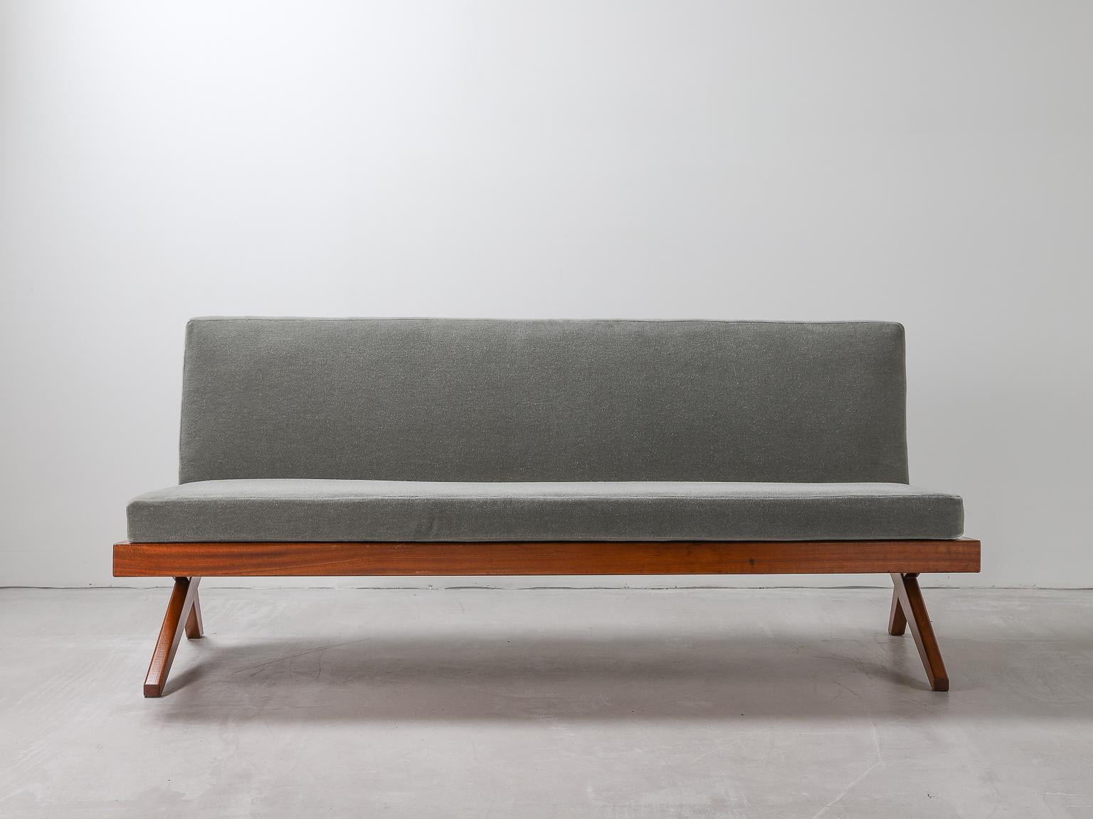 Olavi Hänninen Sofa Suit 1960s with Mahongany and Leather with Mohair Velvet  3