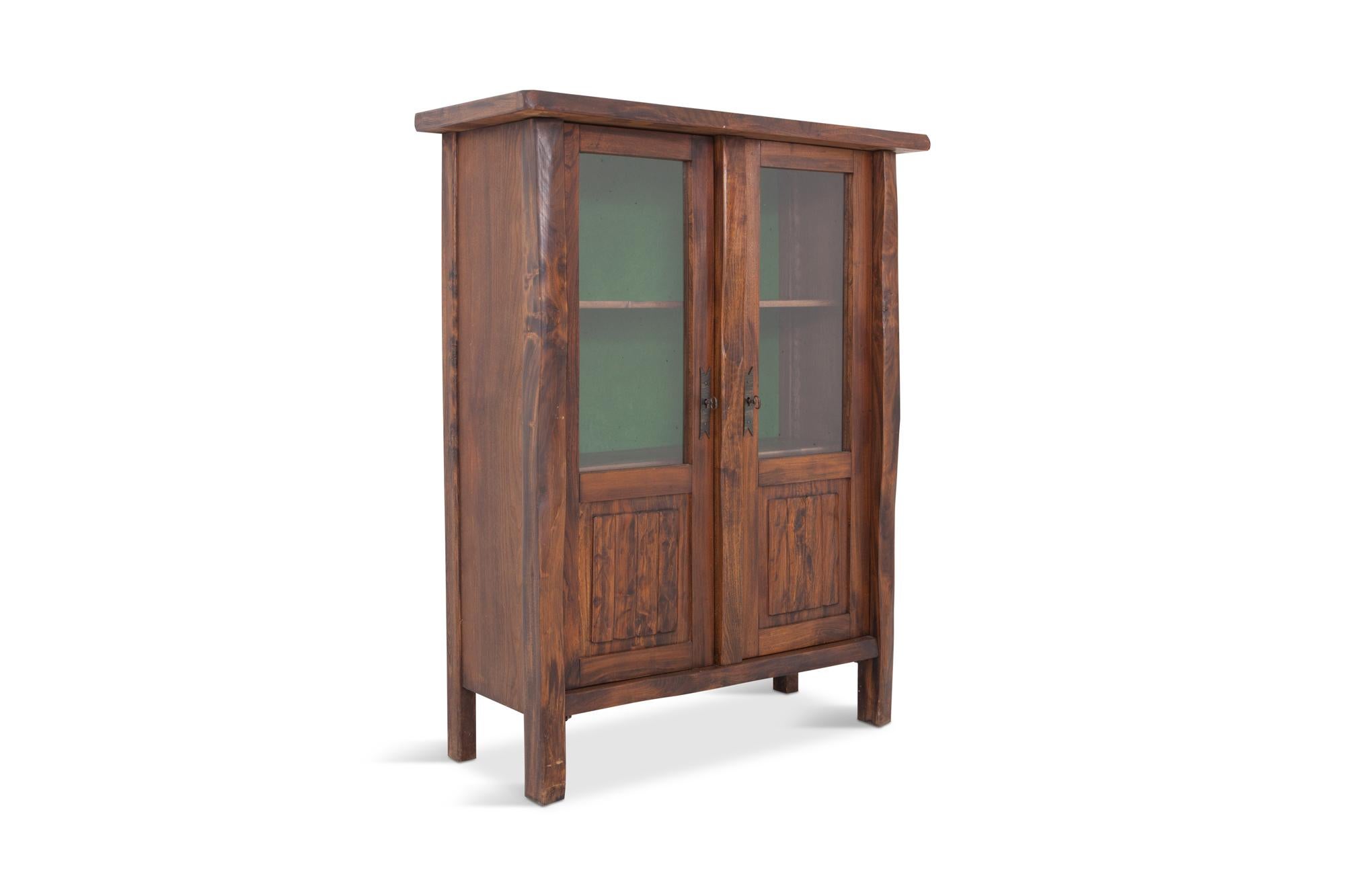 Wabi Sabi Rustic Modern Chalet Style Vitrine Cabinet In Good Condition In Antwerp, BE