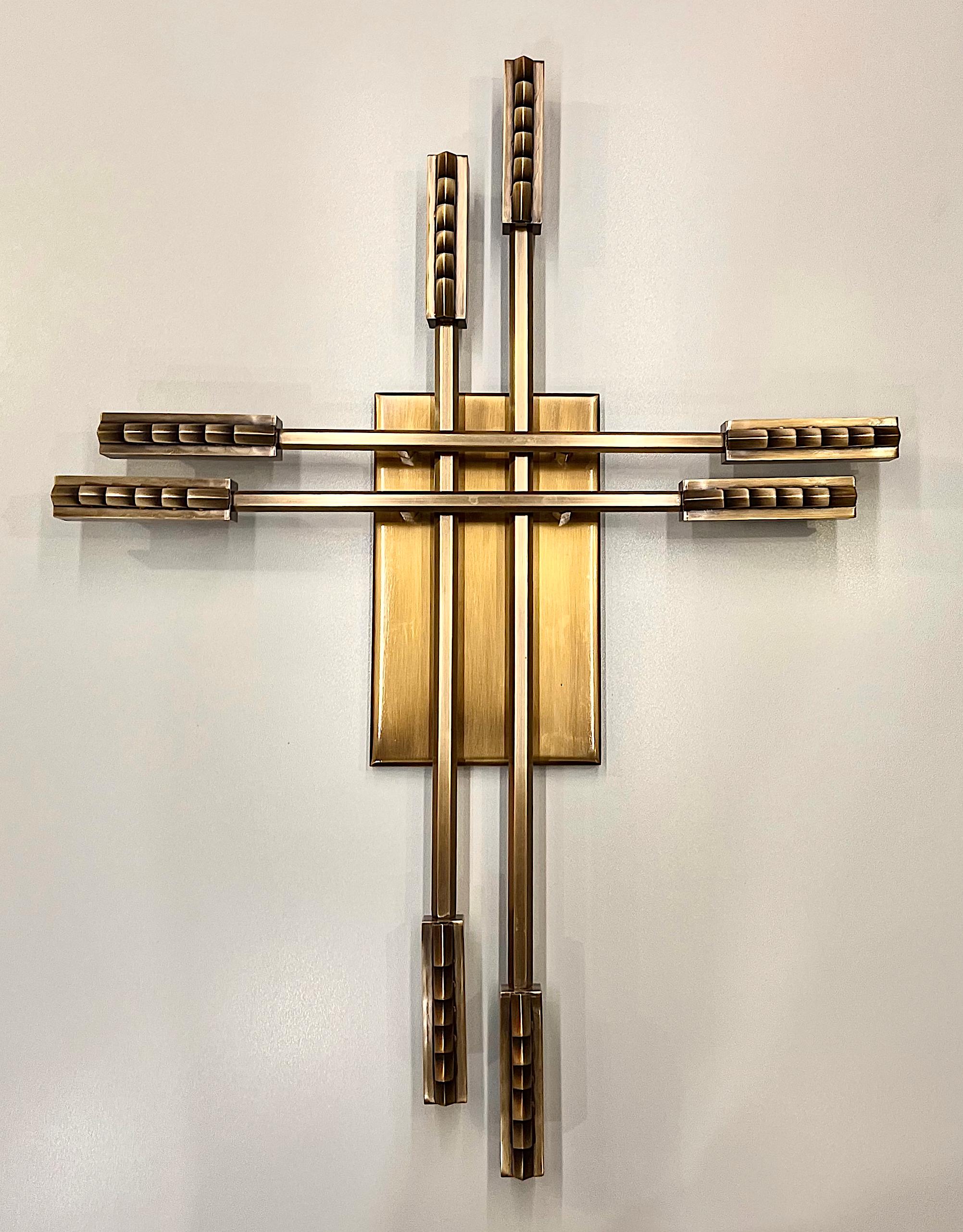 OLBIA brass casting sculptural sconce is a truly magnificent work of art that exudes elegance, sophistication, and unparalleled craftsmanship. Inspired by the intricate patterns found on the surface of shells, this sconce is a true testament to the