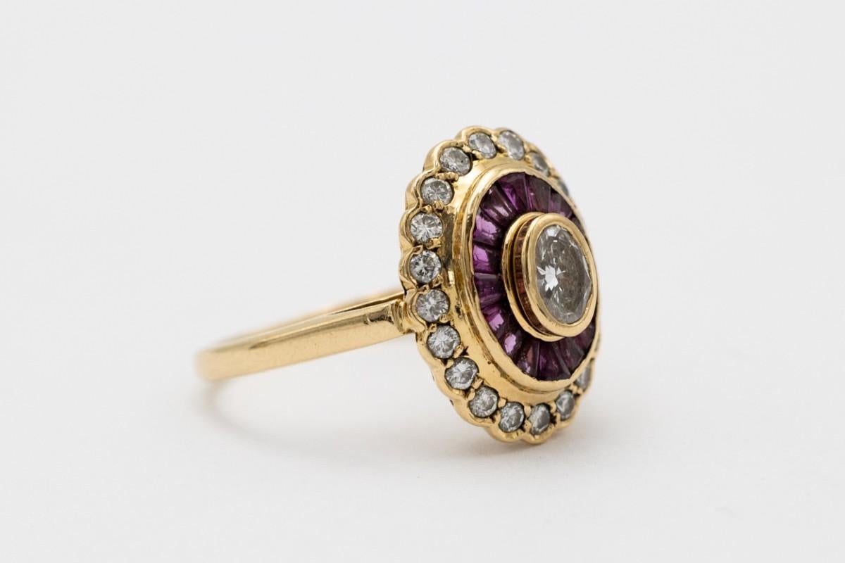 Gold ring with diamonds and rubies

Origin: Western Europe, first half of the 20th century, 1930s-1940s.

Gold ring made of 18-carat gold with a central oval diamond weighing approximately 0.30ct surrounded by a double halo with 0.60ct rubies and an