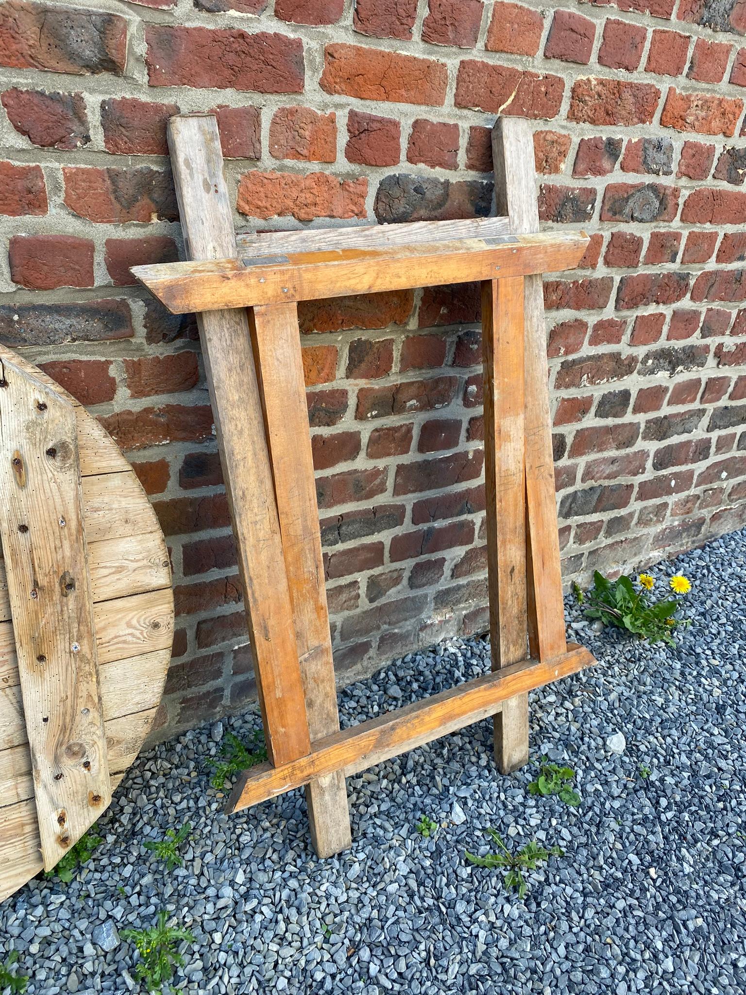 Ancienne table de cave à vin du 19ème siècle en pin, démontée en deux parties en vente 3