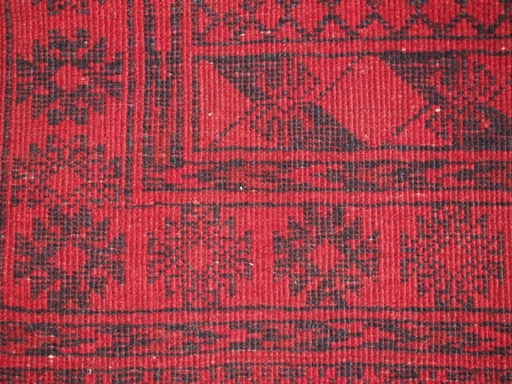 Tapis afghan ancien, design traditionnel, très difficile à porter Excellent état - En vente à Moreton-In-Marsh, GB