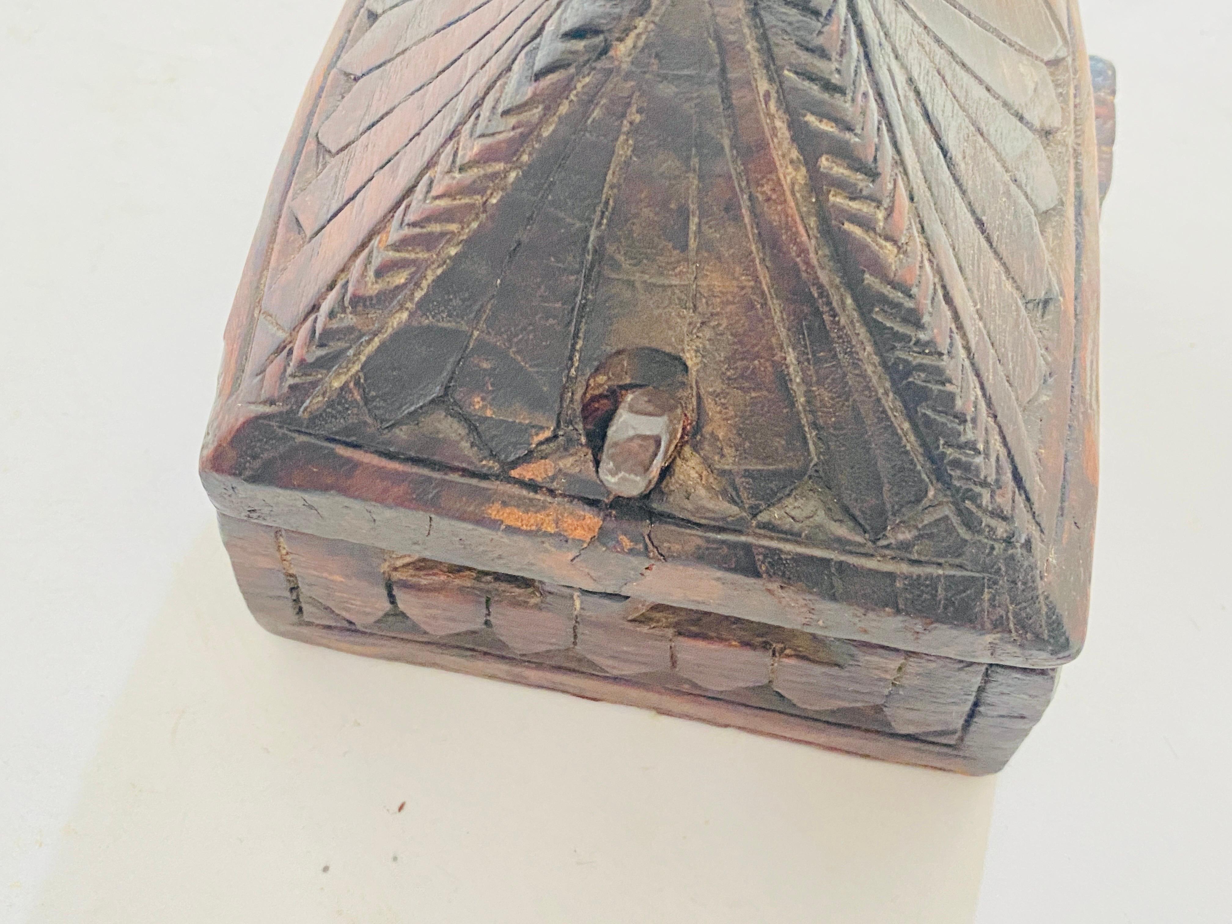 Old African Hand Carved Wooden Box 19th Century Brown Color Powder Box For Sale 5