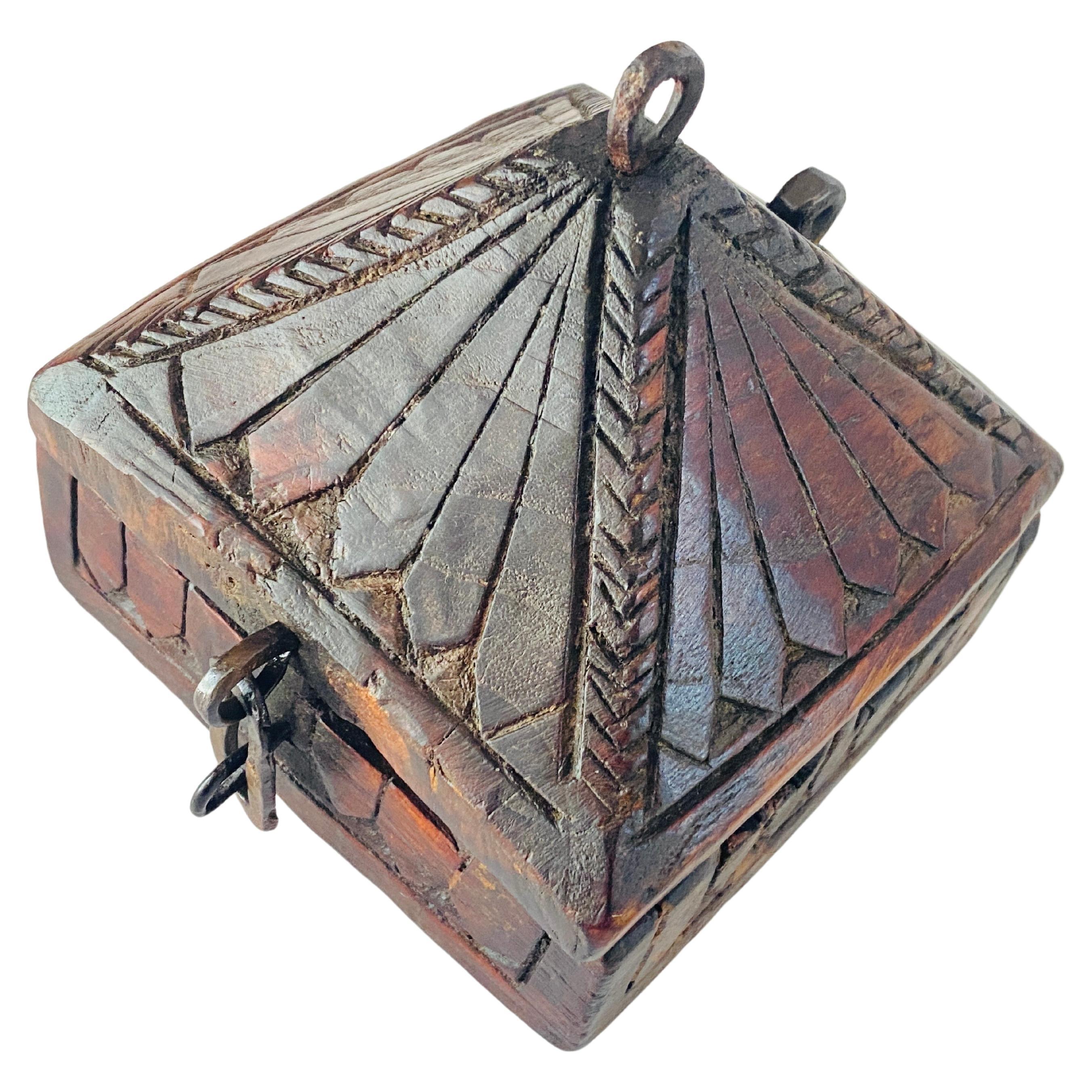 Old African Hand Carved Wooden Box 19th Century Brown Color Powder Box For Sale