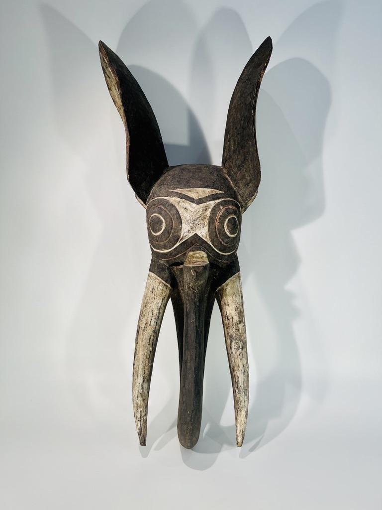 Unglaubliche große afrikanische Maske Jugendstil in Holz polychrome Darstellung eines Elefanten hatte um 1900